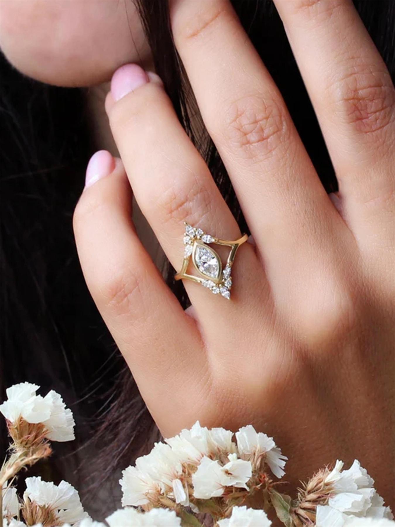 Fashion Hollow Out Design Rhinestone Decorated Ring, Princess Ring, Fashion Hand Jewelry for Party, Daily Clothing Decor, Trendy All-match & Exquisite Jewelry for Birthday Gift, Elegant Rhinestone Ring
