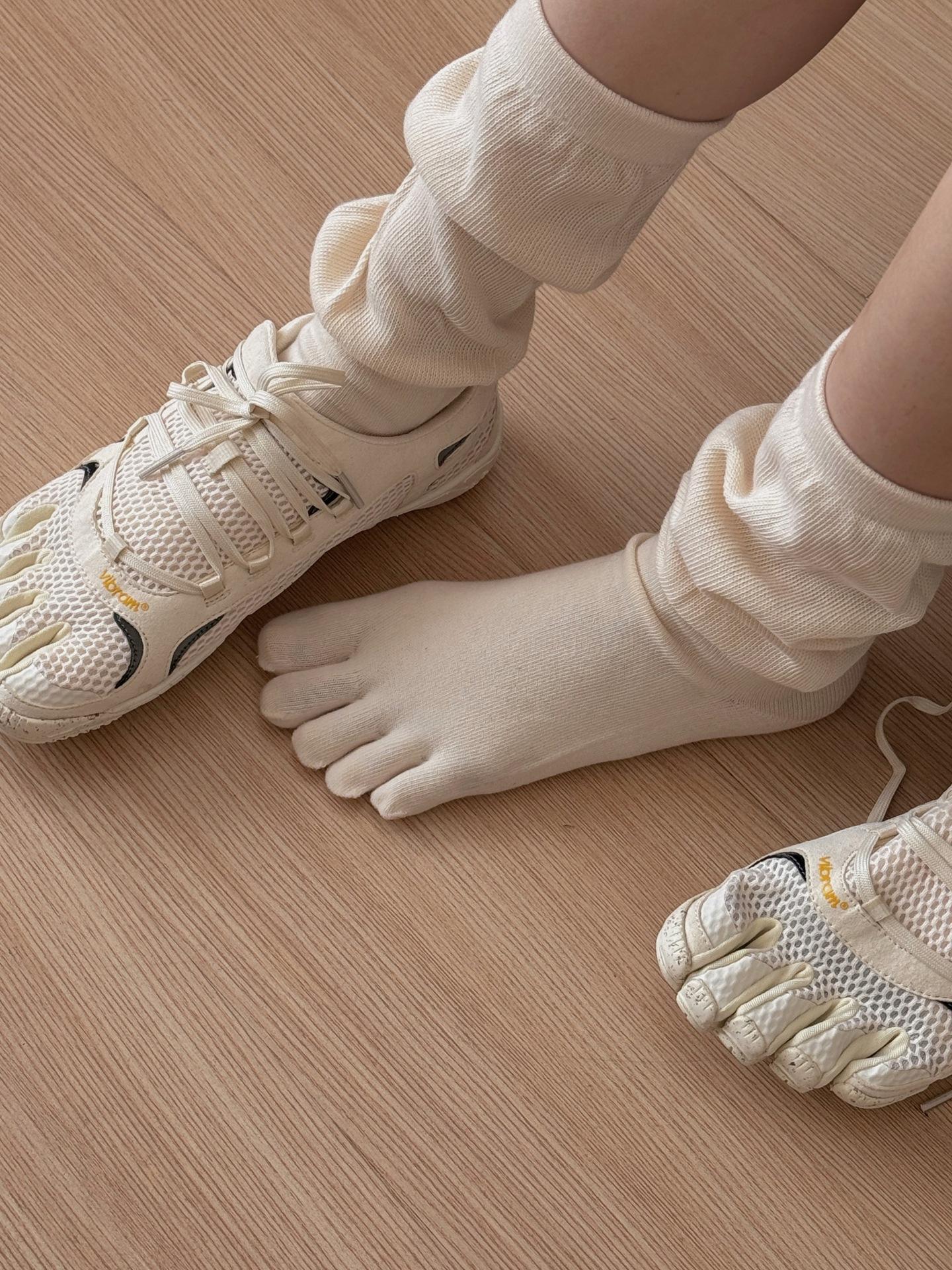 Five-toe ballet dance training, breathable and comfortable for barefoot use, with a split-toe design suitable for line dancing, comfortable ankle socks