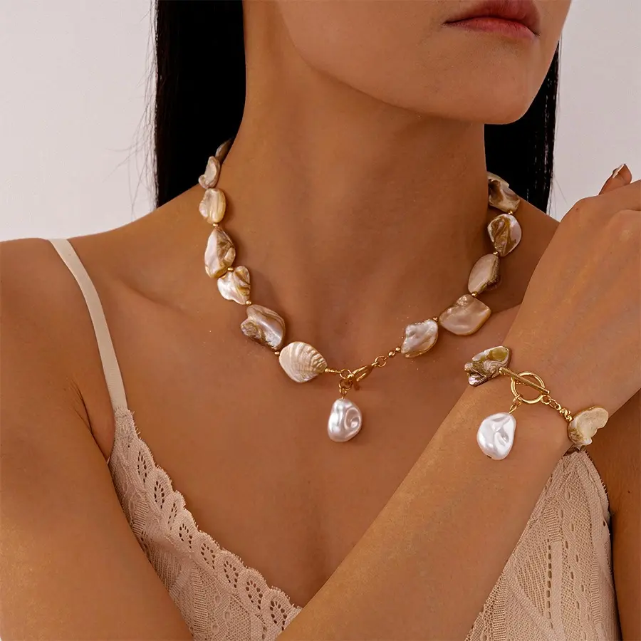 Ocean Inspired Shell Necklace for Women, Boho Beach Jewelry Seashell Pendant Necklace, Coastal Style Summer Jewelry with Elegant Lightweight Design, Trendy Vacation Accessories for Beach Travel, Summer Outfit, Holiday Gift