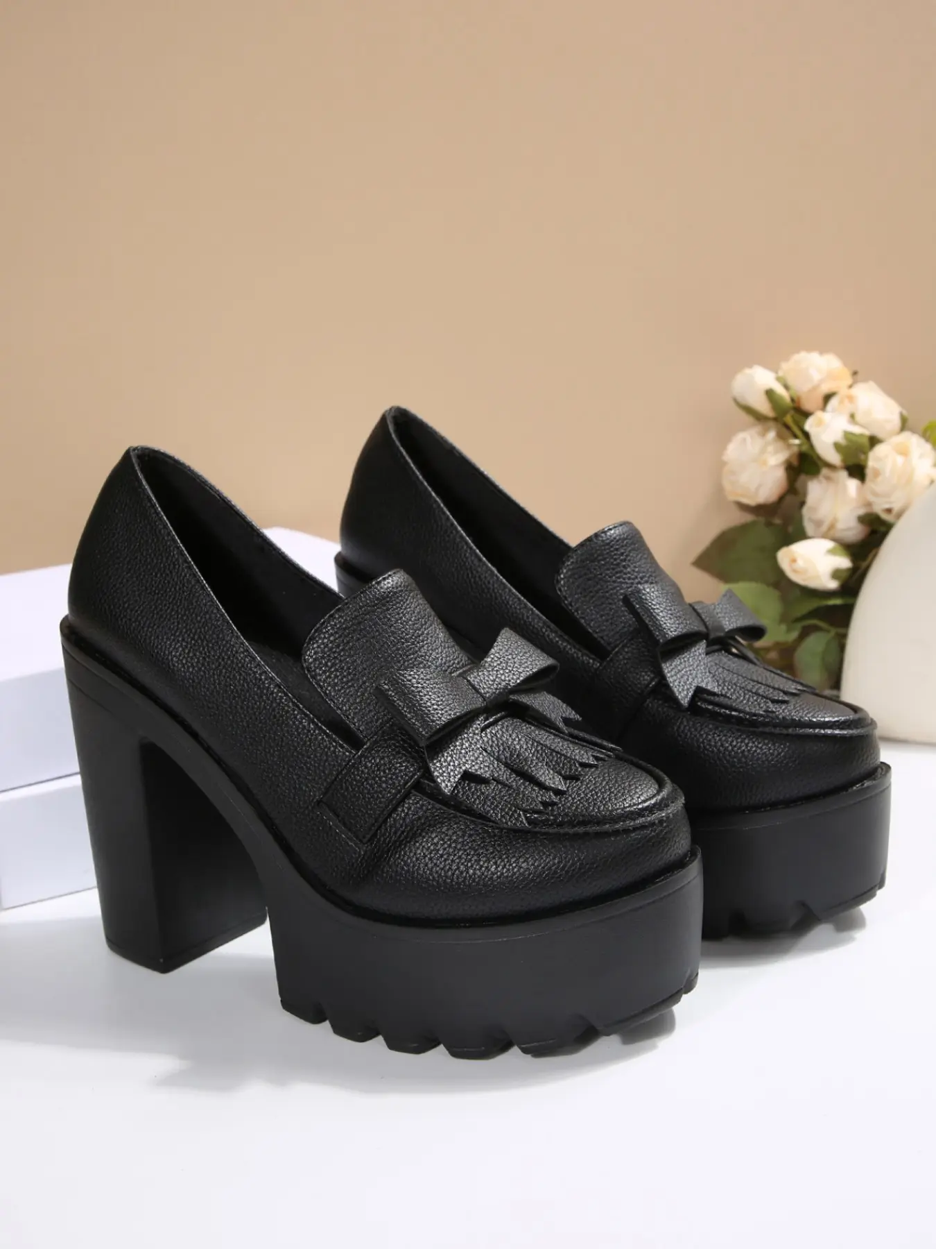 Vintage Silver Color Loafers for Women, Fringe Bow Decoration, Chunky Heel, Thick Sole, Anti-Slip, Fashionable Casual Shoes