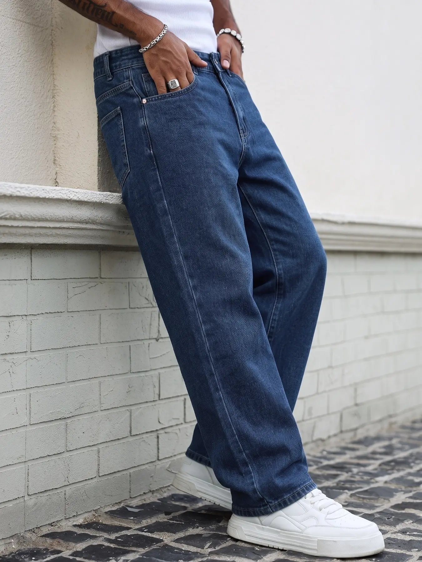 Men's New Straight Leg Jeans, Perfect Fit for All Body Types, Comfortable Denim Material, Deep Blue Gradient Wash, Casual Style