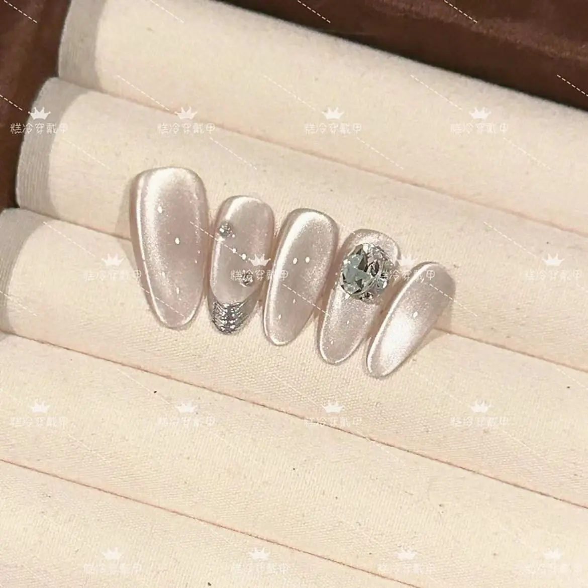 Handmade UV gel press-on nails with cat-eye moonlight effect, reusable and detachable nail patches