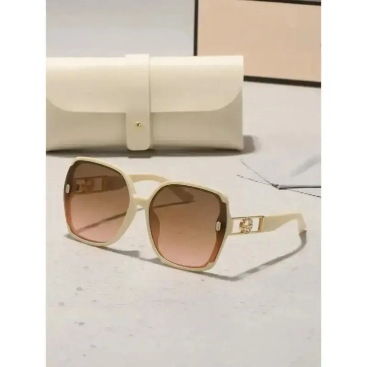 Oversized Sunglasses & Unisex Eyewear – Sleek Silhouette & Statement Sun Shield Ensemble, Viral TikTok Chic Aesthetic & Modern Minimalist Trend, Lightweight Comfort Fit Accessory for Casual Daily Wear, Spring Outdoor Activities & Street Fashion