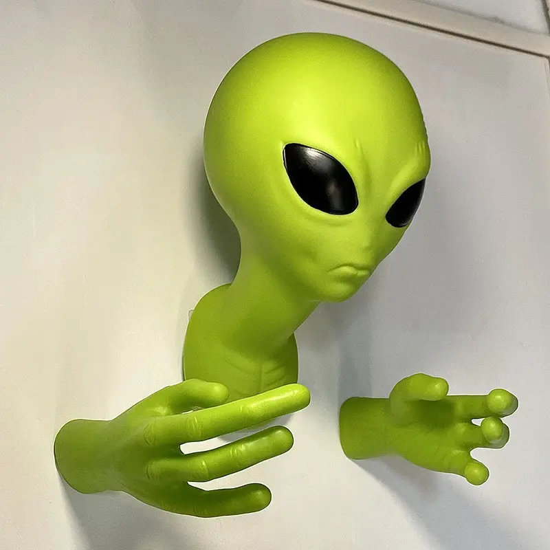 1Pcs Green Alien Wall Hanging Ornament, 3D Stereo Area 51 Sci‑Fi Alien Sculpture, Funny Quirky Wall Decor for Living Room Bedroom Entryway, Unique Collectible & Trendy Photo Prop for Halloween Christmas Holiday