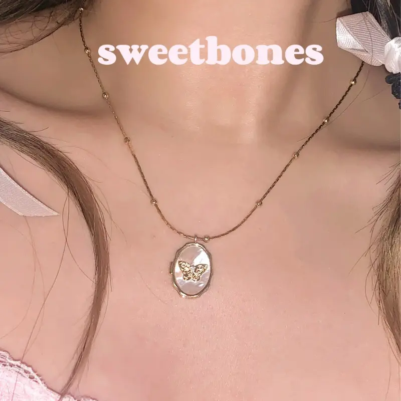 Ins Style Locket Necklace for Women, Crystal Accented Butterfly Shell Pendant, Custom Photo Jewelry with Bling Effect for a Coquette Look, Meaningful Gifts, Adjustable Length, Animal Motif, Everyday Wear, Butterfly Edit, Divine Feminine, Photo Locket, Pol