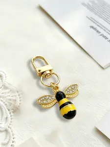 A vintage gold lock set with diamonds, a little bee key pendant, can be used as a bag pendant, key accessory, suitable for daily commuting, shopping, light luxury dressing and other scenes.