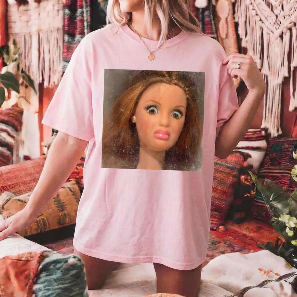 Funny Disgusted Doll Face Graphic Tee Women Y2K Aesthetic Crewneck Short Sleeve T-Shirt Casual Cotton Blend Summer Top for Teens Oversized Relatable Meme Streetwear Shirt