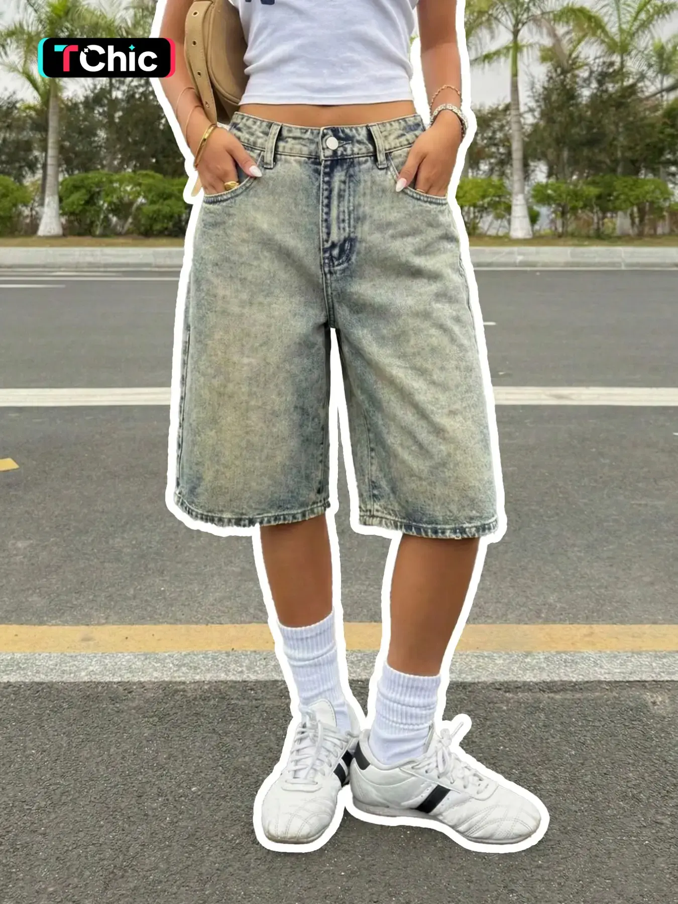 Women's Mid Rise Vintage Acid Wash Denim Jorts, Oversized Baggy Wide Leg Knee-Length Shorts, Casual Festival Shorts, Everyday Short, Trendy 90s Retro Streetwear Comfy Bottoms for City Walks, Brunch Dates, Summer Hangouts & Casual Daily Looks