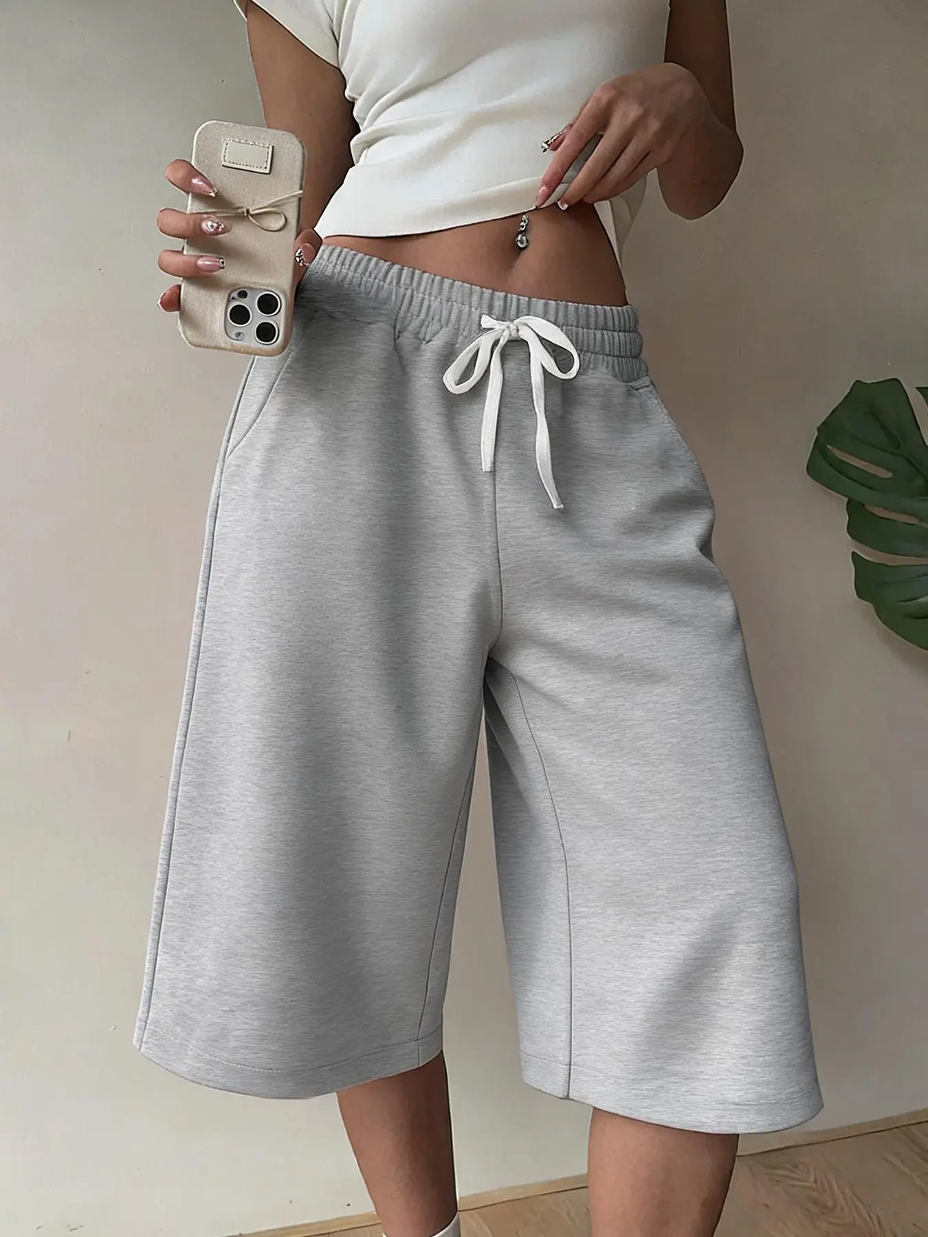 Women Neutral Heather Grey Soft Fleece Sweat Capri Shorts High Stretch Elastic Waist Off White Fabric Drawstring Dual Side Inset Pocket Drape Baggy Wide Leg Knee-Length Trouser For Street Dance Campus Cafe Daily Spring Summer Wear 2026 Trendy #heathergrey