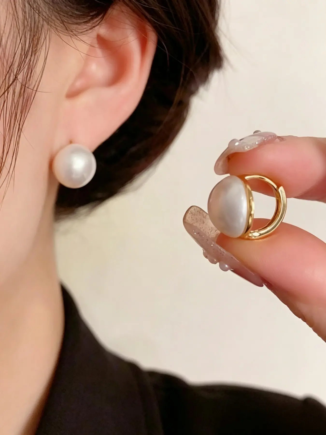 Women's Vintage Aesthetic Minimalist Earrings, Elegant French Influence Retro Style, Luxurious Simplicity, Perfect for Daily Wear and Holidays