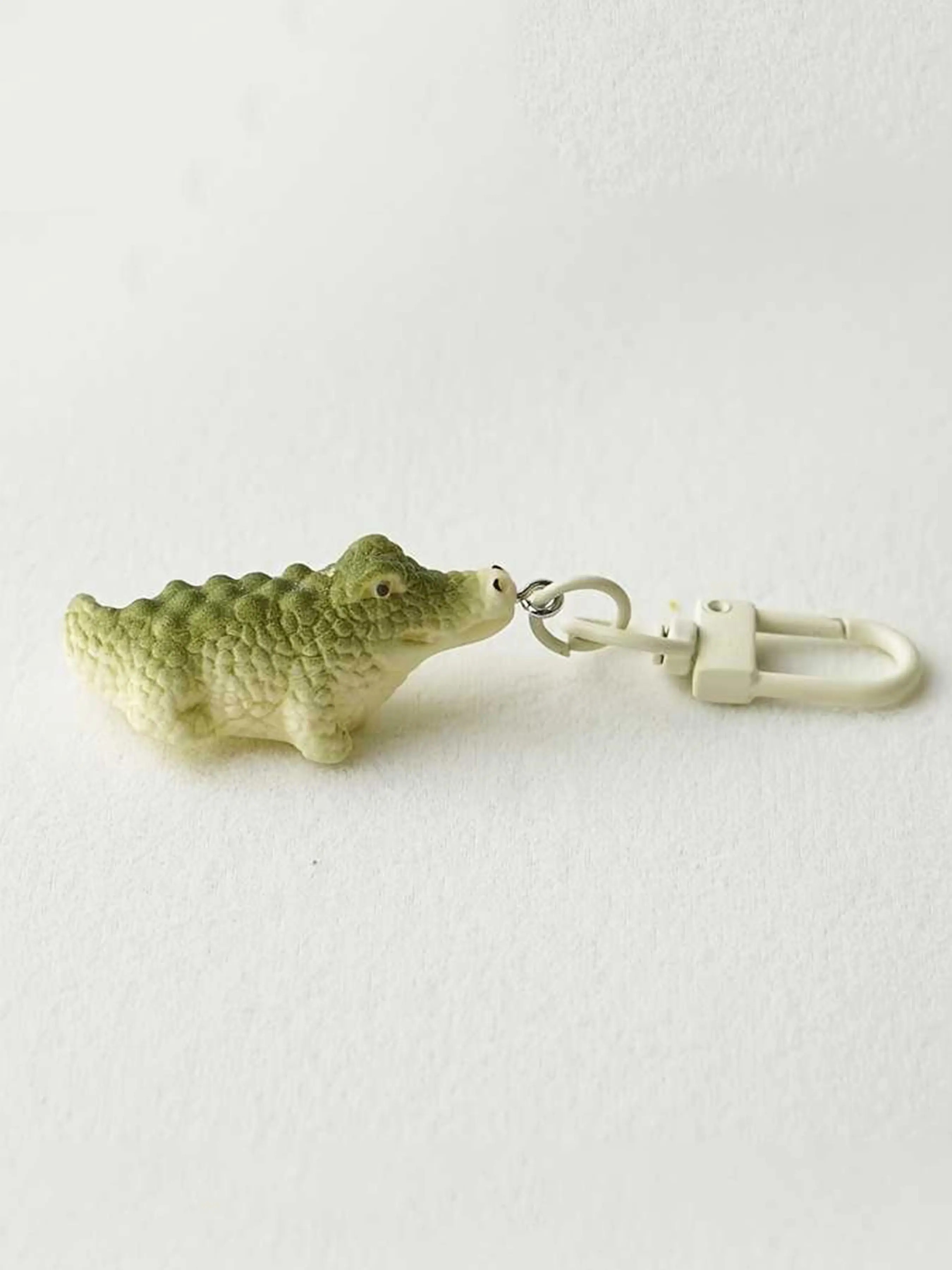 1Pc 3D Crocodile Keychain, Resin Keyring, Resin Mini Crocodile Bag Charm, Cute Animal Pendant, Fashion Accessory for Women and Teens, Stylish and Trendy
