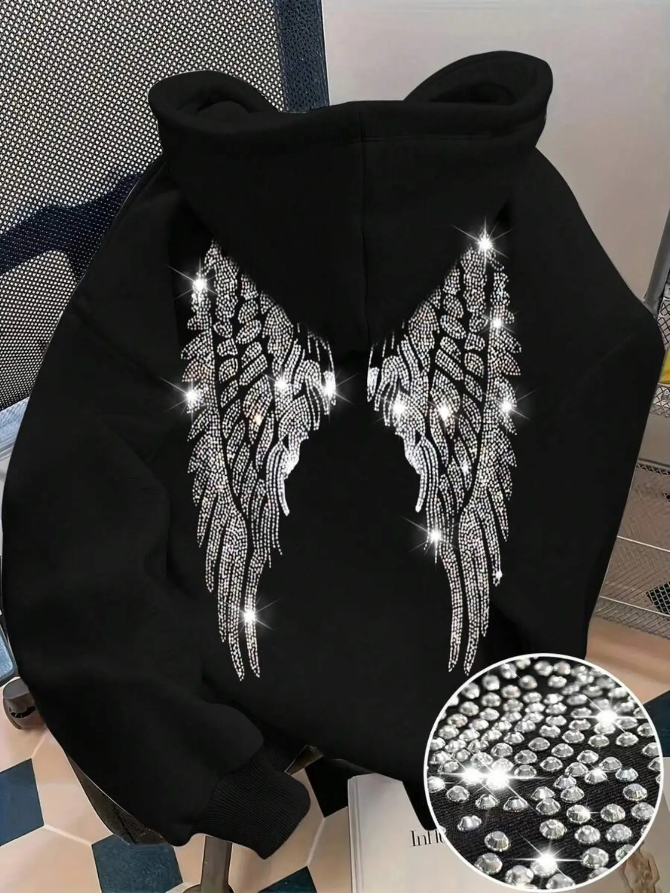 Women's Black Hoodie with Shiny Silver Rhinestone Angel Wings, Oversized Long-Sleeve Sweatshirt in Dark Y2K Style, Rhinestone and Sequin Printed Streetwear Pullover Hoodie, Ideal for Daily Wear, Concerts and Club Outfits