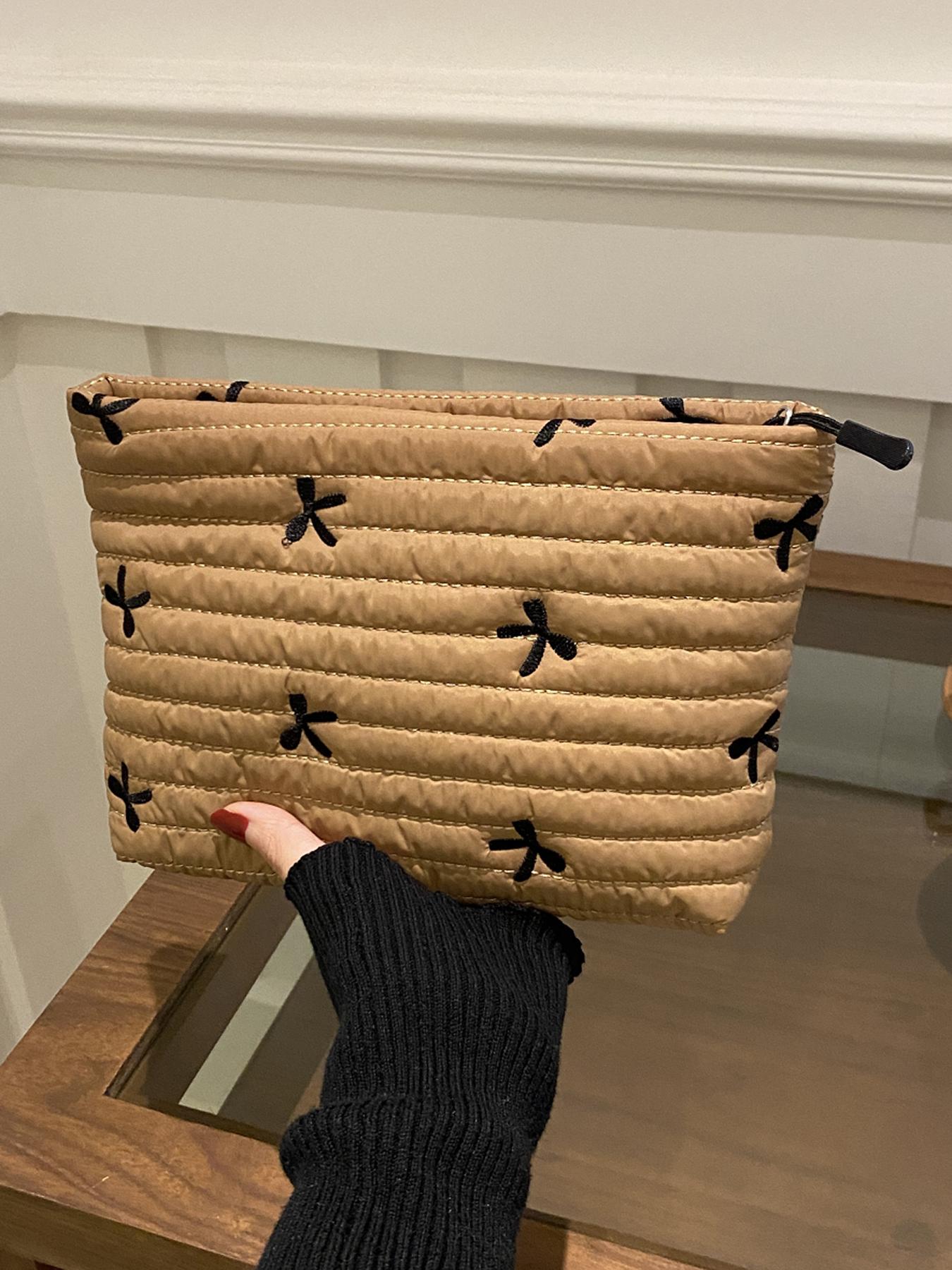 Solid color quilted design clutch bag, large capacity zipper travel storage bag, women's portable travel storage bag, back to school season, suitable for daily commuting and travel, school portable bag, Quilted Purse