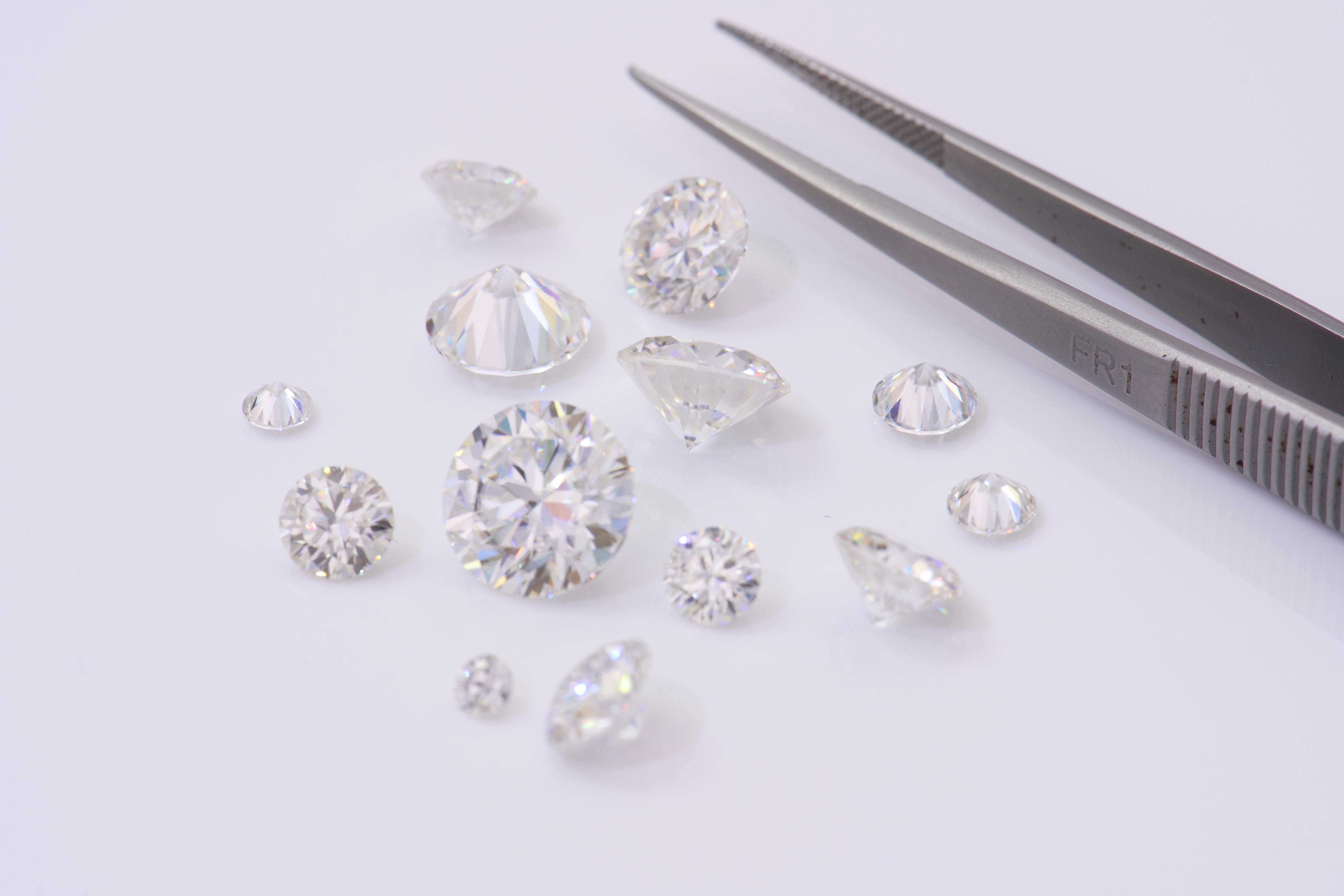 Effinny Synthetic Moissanite Loose Stone,D-Color VVS Clear Brilliant Round  Cut 1.0ct/1.2ct/2.0ct/3.0ct/4.0ct,6.5mm/7mm/8mm/9mm/10mm for Custom Jewelry Outdoorfun, Multi-Size
