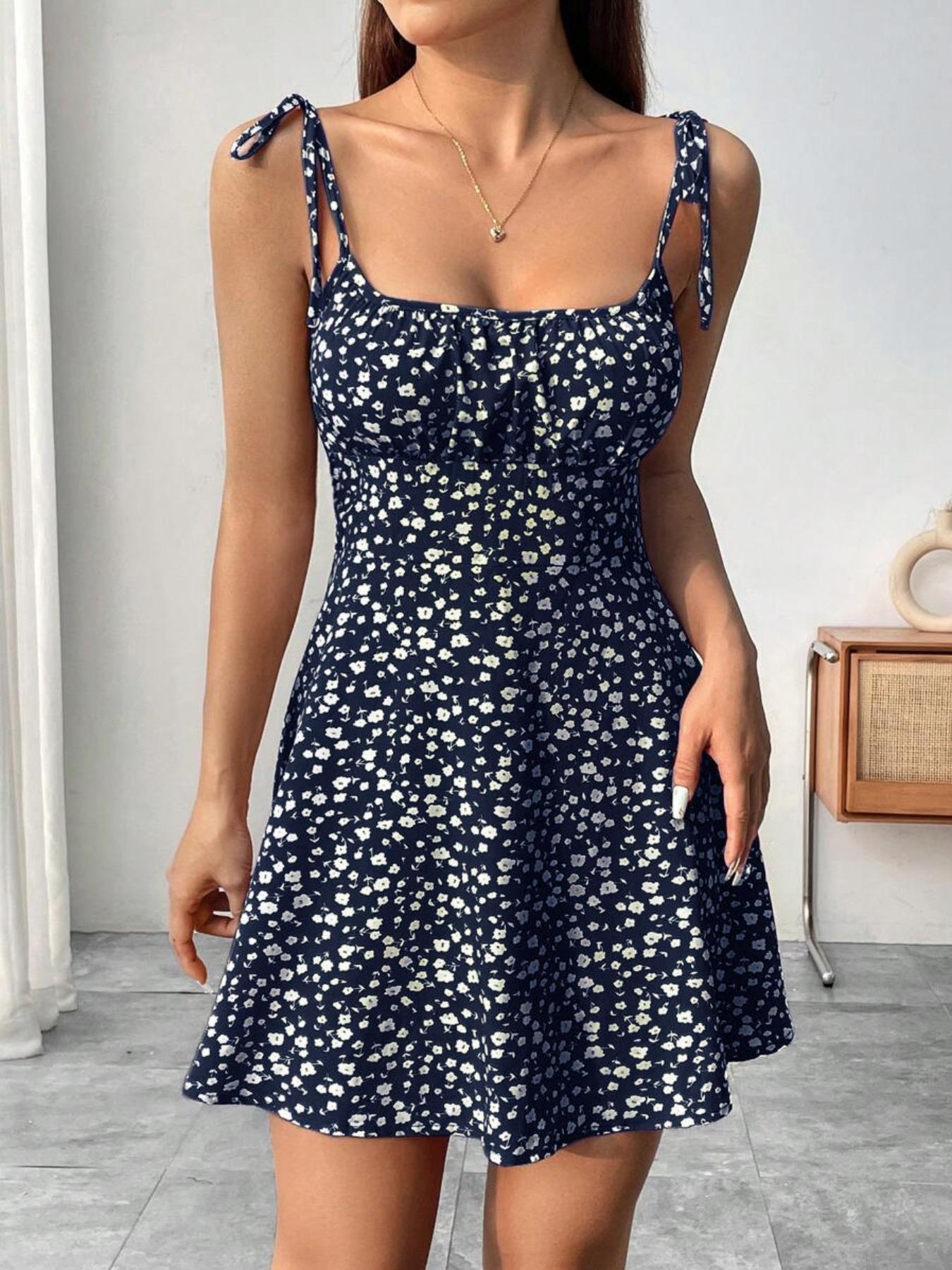 Women's Summer Fashion Slimming Backless Boho Dress, Casual Fitted Halter Ditsy Floral Dress, Perfect for Vacation