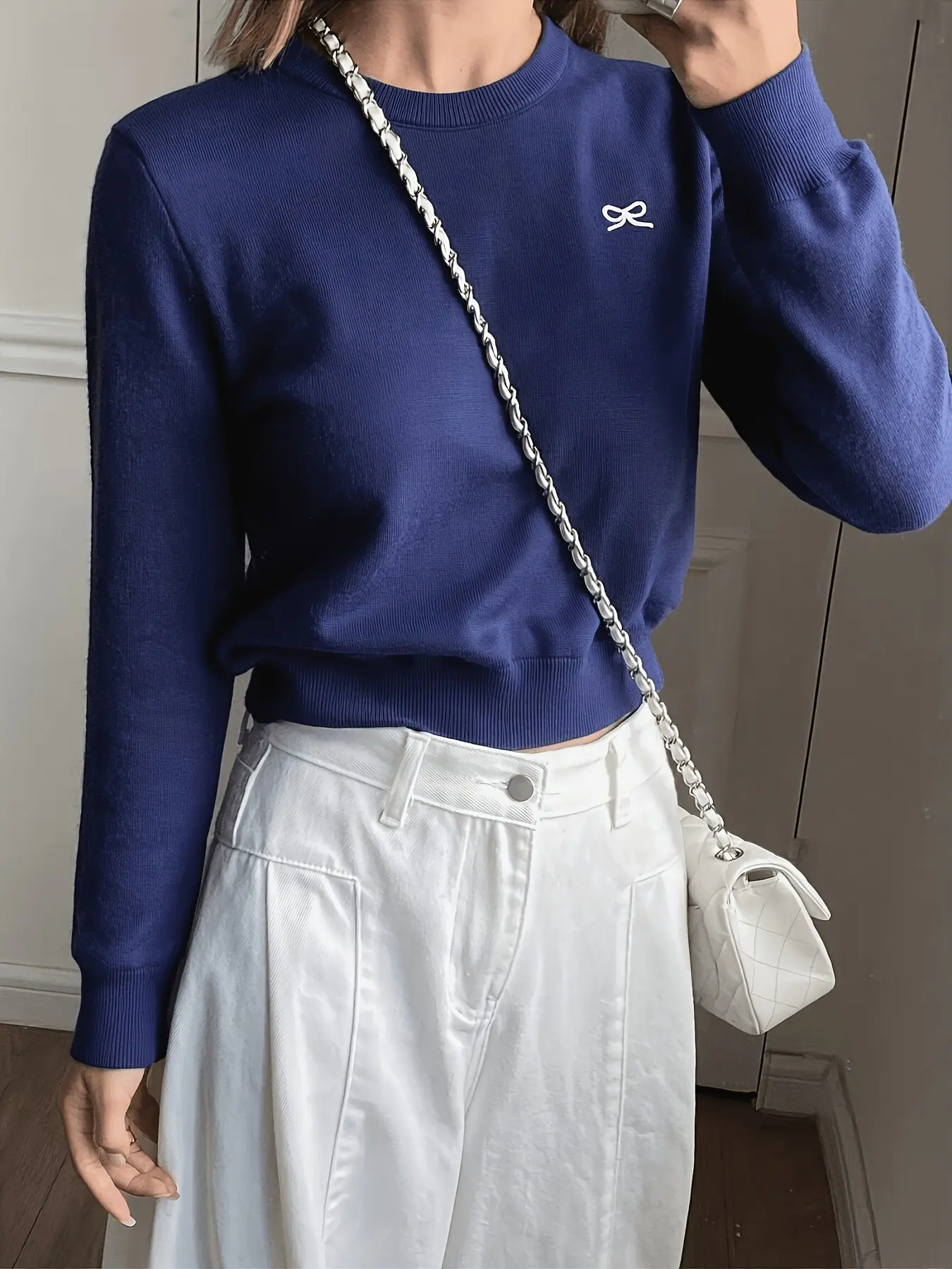 Women's Cute Bow Embroidered Round Neck Sweater, Stylish and Comfortable Knitwear, Perfect for Casual, Ideal Gift for Her