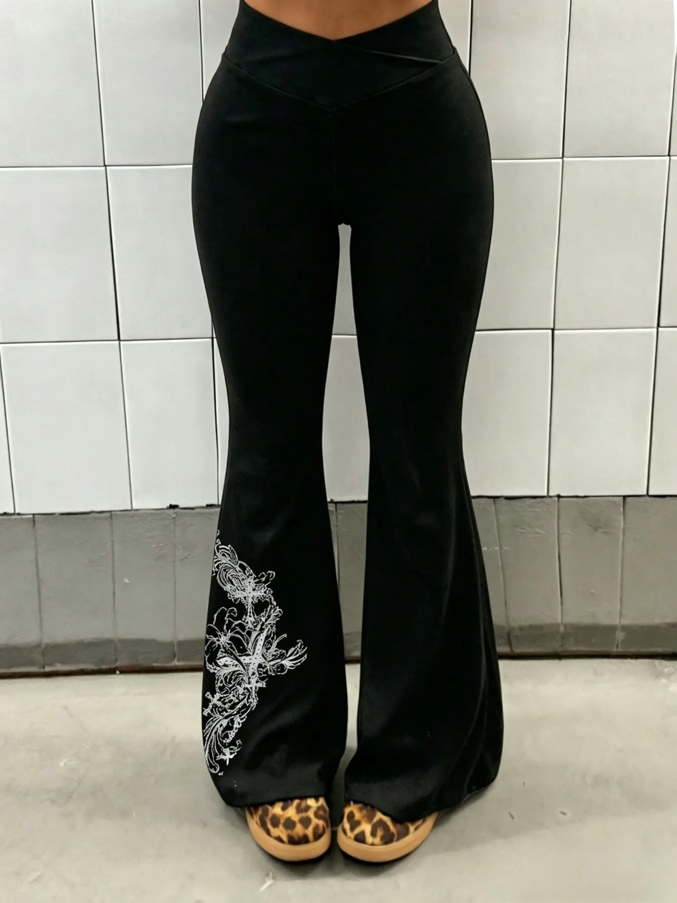 Women's Tight-Fitting Sporty Long Pants, Letter Pattern Print Yoga Pants, Casual Flare Leggings for All Seasons, Ladies Fashionable Trousers, Knitted Sports Pants