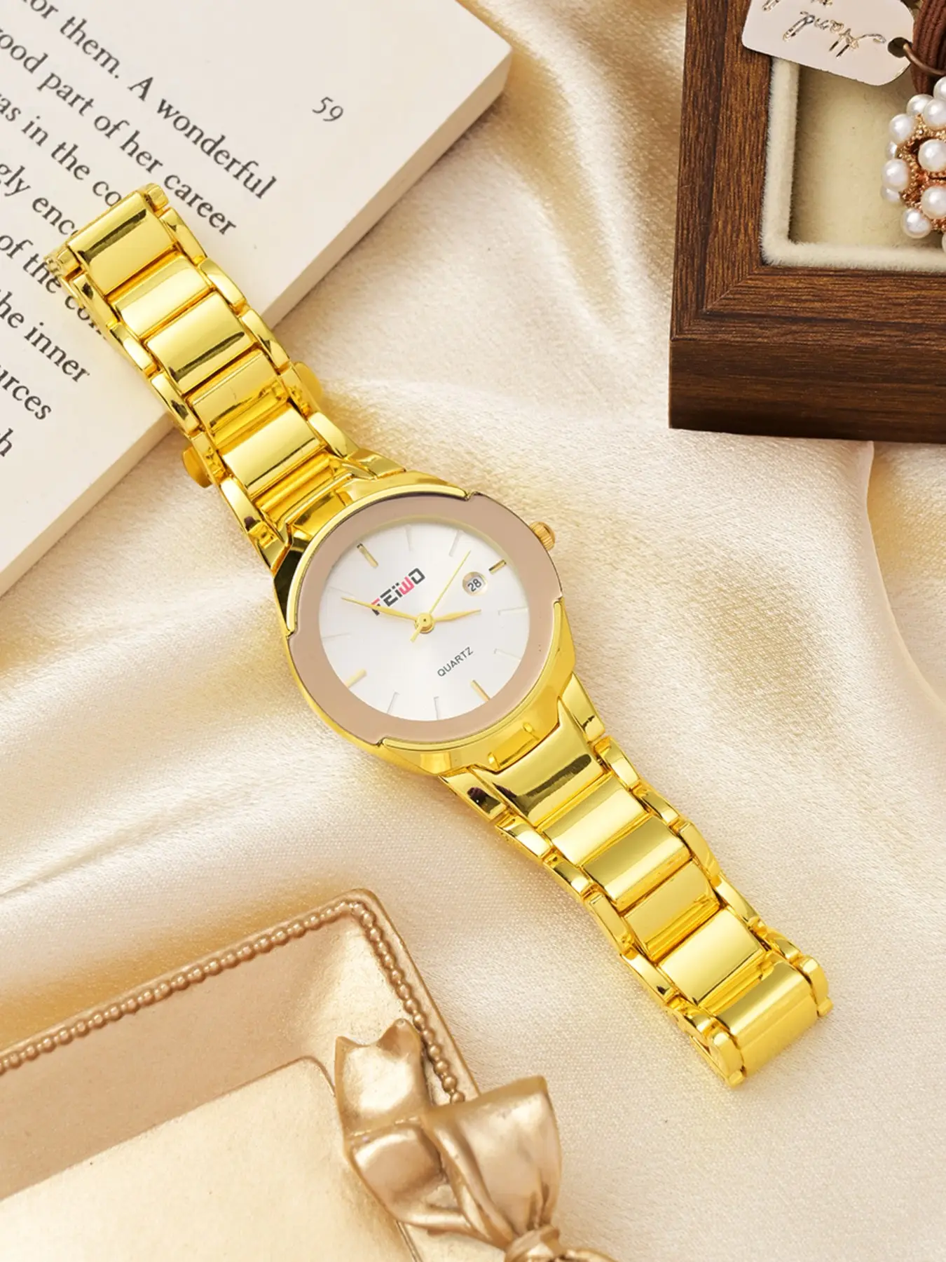 Luxury Rose Gold Couple Watch, Stainless Steel Unisex Design, Perfect Gift for Men and Women, Elegant Analog Quartz Timepiece
