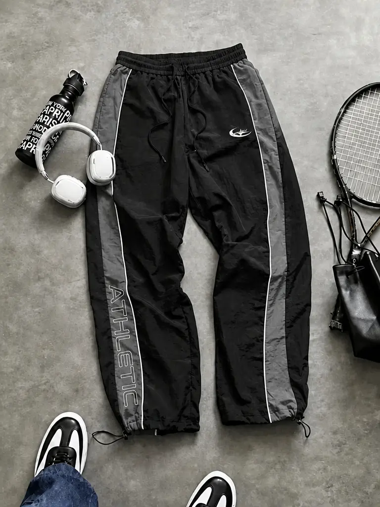 Men’s casual athletic pants, loose fit with elastic cuffs, stylish print, lightweight fabric, versatile for everyday wear