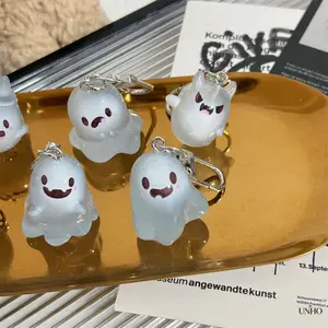 Cute Creative Glow-In-The-Dark Mini Ghost Keychain, Quirky 3D Halloween Resin Figurine Charm, Trendy INS Bag Pendant, Portable Decor Accessory For Backpacks, Book Bags, Car Keys, Halloween Party Favors & Cross-Border Novelty Ornament Wholesale Hot Item