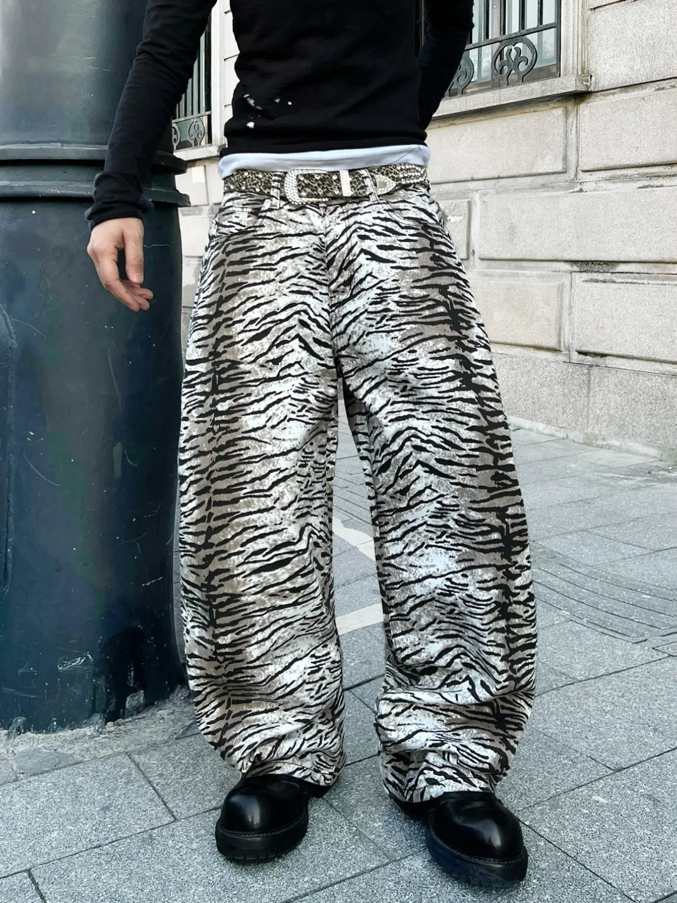 Men's Tiger Print Jeans, Loose-Fitting Street Style, All-Seasons Fashion, Casual Long Pants, No Belt Included, Trendy and Versatile