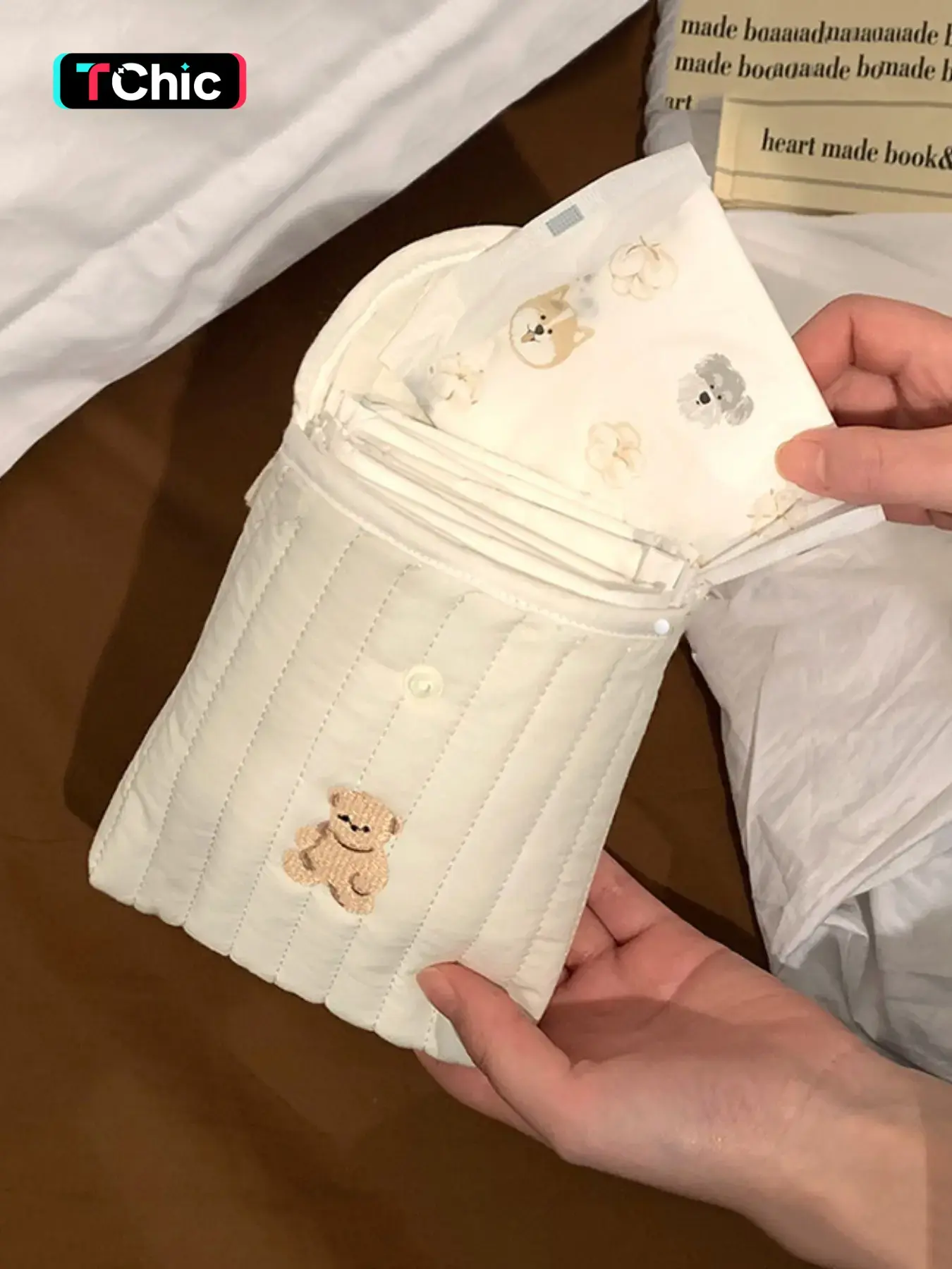 Style Four-Leaf Clover Sanitary Napkin Storage Bag, Portable Menstrual Pack for Girls, High-Quality Makeup Bag for Students, Cosmetic Pouch, Vanity Purse, Cosmetic Bags
