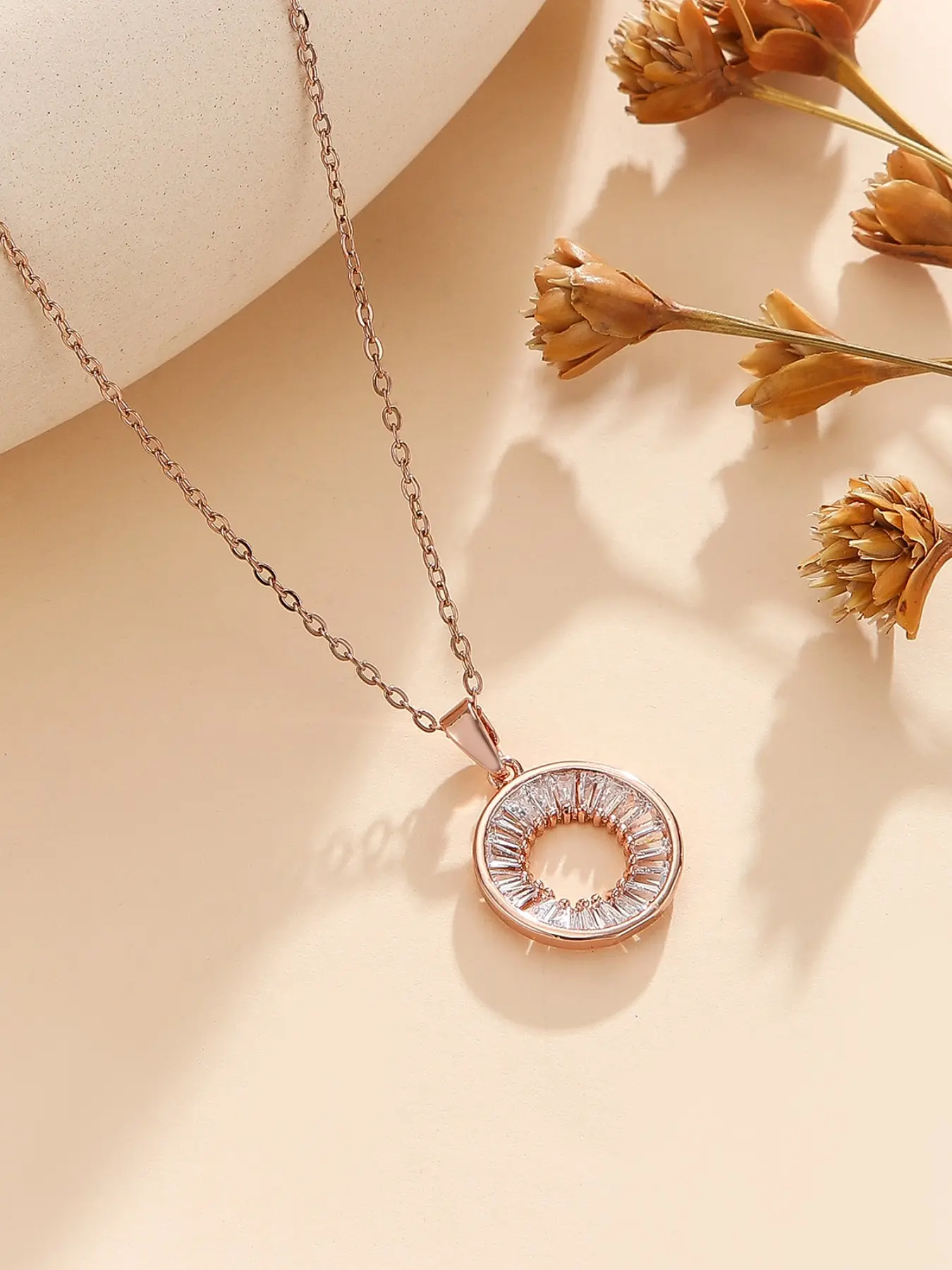 Stainless Steel Chain Necklace for Women Zinc Alloy Sparkly Rhinestone Round Circle Halo Pendant Necklace Minimalist Elegant Adjustable Extension Princess Chain Old Money Aesthetic Statement Jewelry Gift