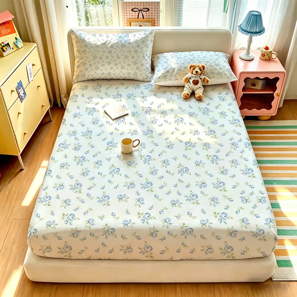 3-Piece Blue and White Floral Print Bedding Set (Includes 1 Fitted Sheet + 2 Pillowcases; Inserts Not Included) – Soft, Comfortable Bed Cover with Deep Pocket Design; Suitable as a Gift