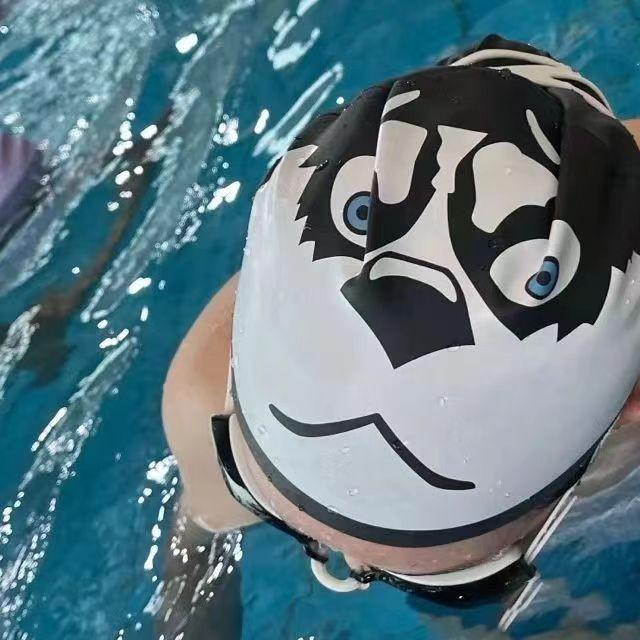 Husky silicone swimming cap is funny, high elasticity is increased, and it does not restrain the head. Cute swimming cap, the same waterproof swimming cap for men and women.