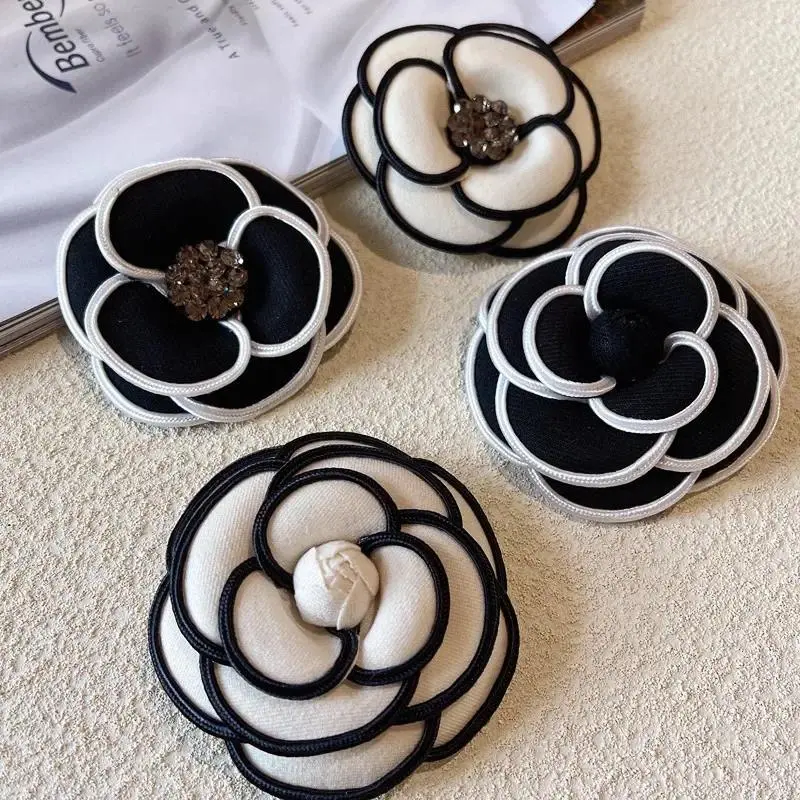 Korean-Style Fabric Camellia Brooch with a Crystal Accent, Elegant Floral Wedding Corsage Pin for Women, Floral Shape
