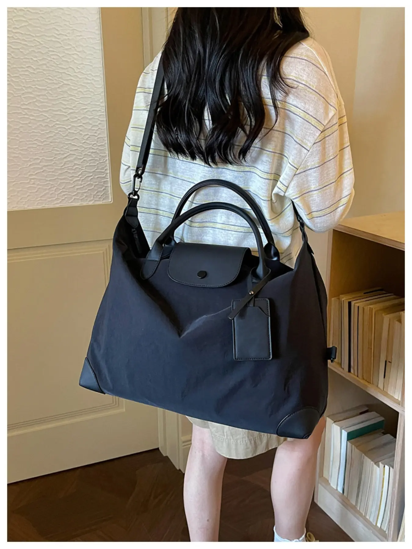 French Minimalist Leather Women's Travel Tote Bag, Large Capacity Waterproof Carry-On Luggage with Detachable Strap, Lightweight Yoga Swim Gym Overnight Bag