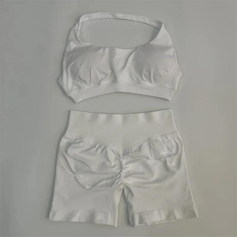 DFYNE Seamless Yoga Set - Impact Scrunch Workout Shorts & Halter Sports Bra, Womens Fitness Gym Suit for Active Performance Athleisure Summer Clothes