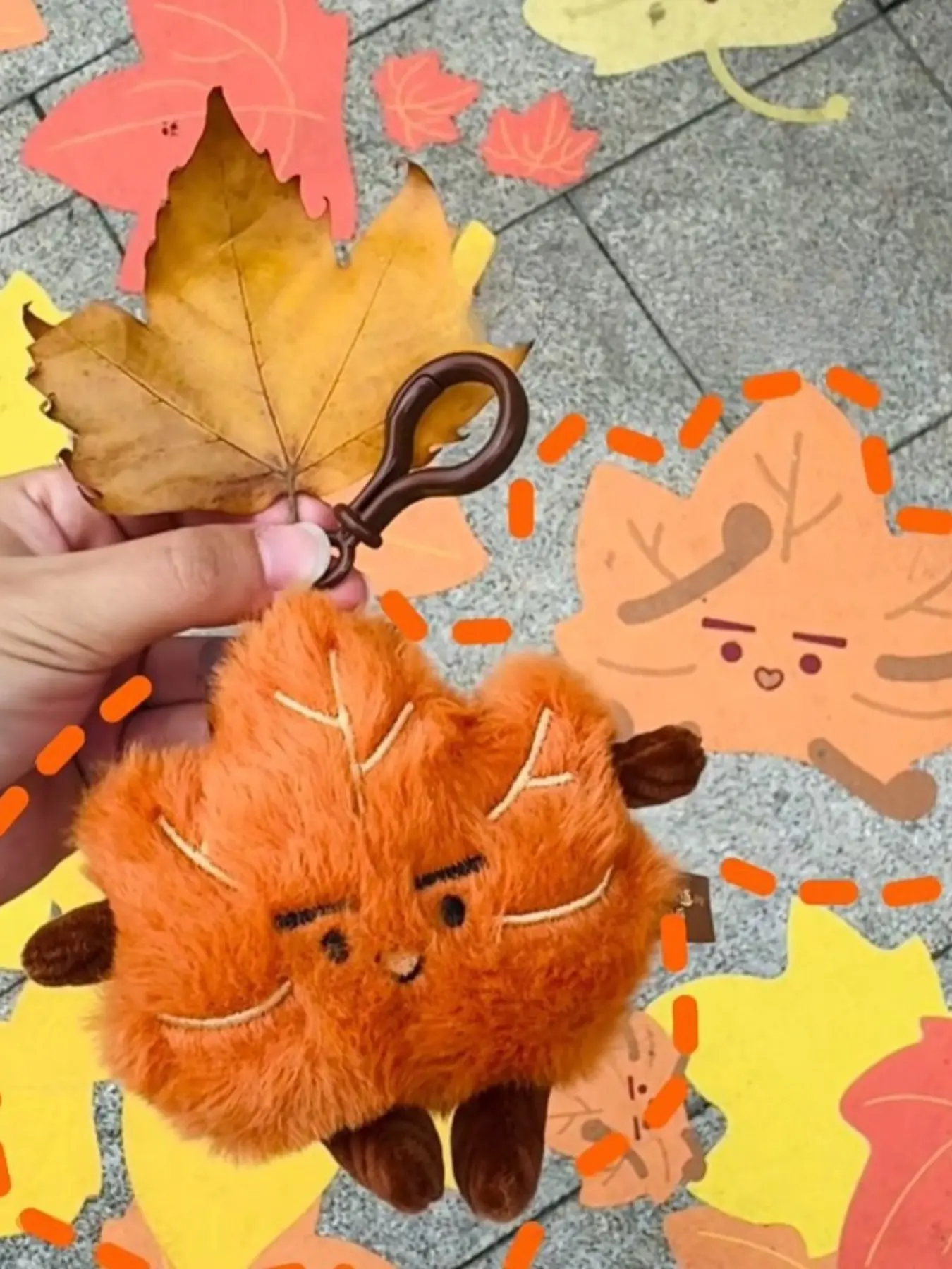 Cute Fluffy Maple Leaf Plush Keychain, Autumn Bag Charm Pendant, Perfect Gift for Women, Adorable Fall Accessory, Soft and Cozy, Keychain for Purse