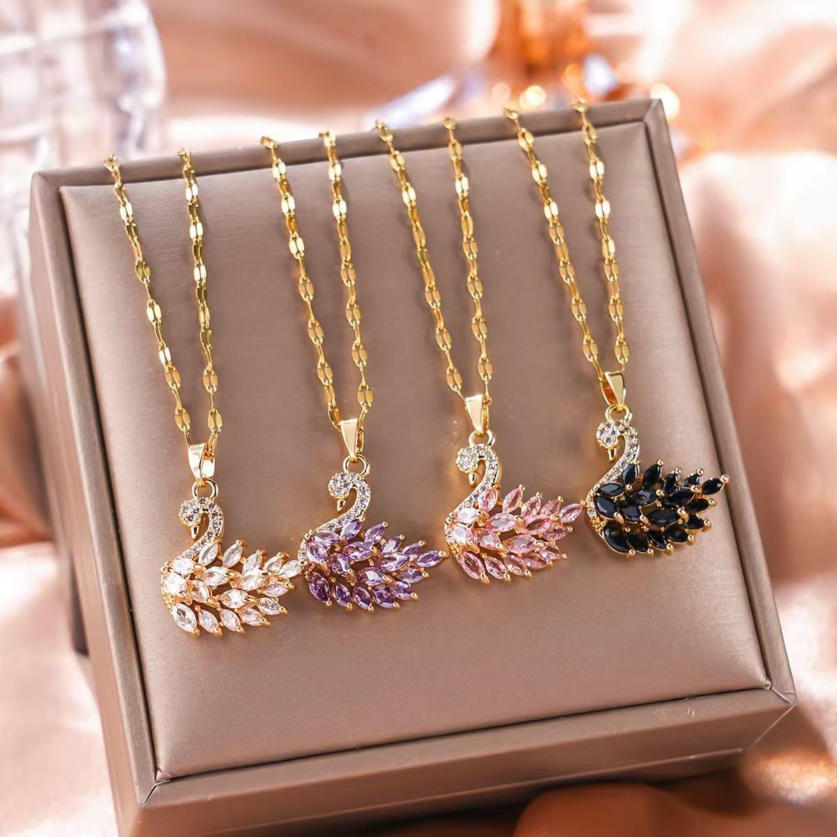 2026 New Elegant Necklace in Ins Style, Titanium Steel Plated with 18K Gold, Full of Diamonds, Swan Design with Zirconia Inlaid Lip Chain