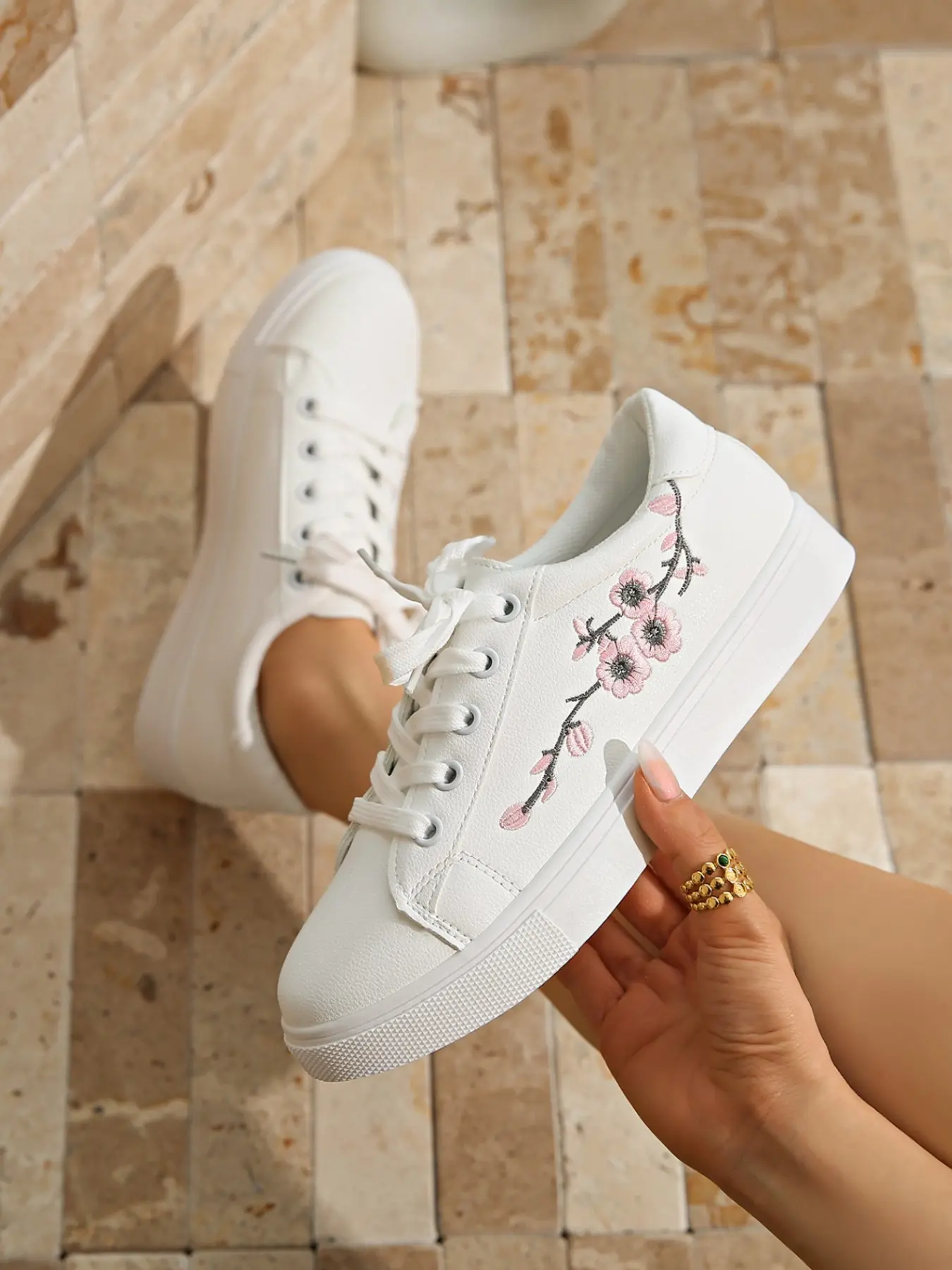 Floral Embroidered Women's Board Shoes, Simple Low Heel Casual Shoes, Comfortable Daily Wear, Perfect for All Occasions