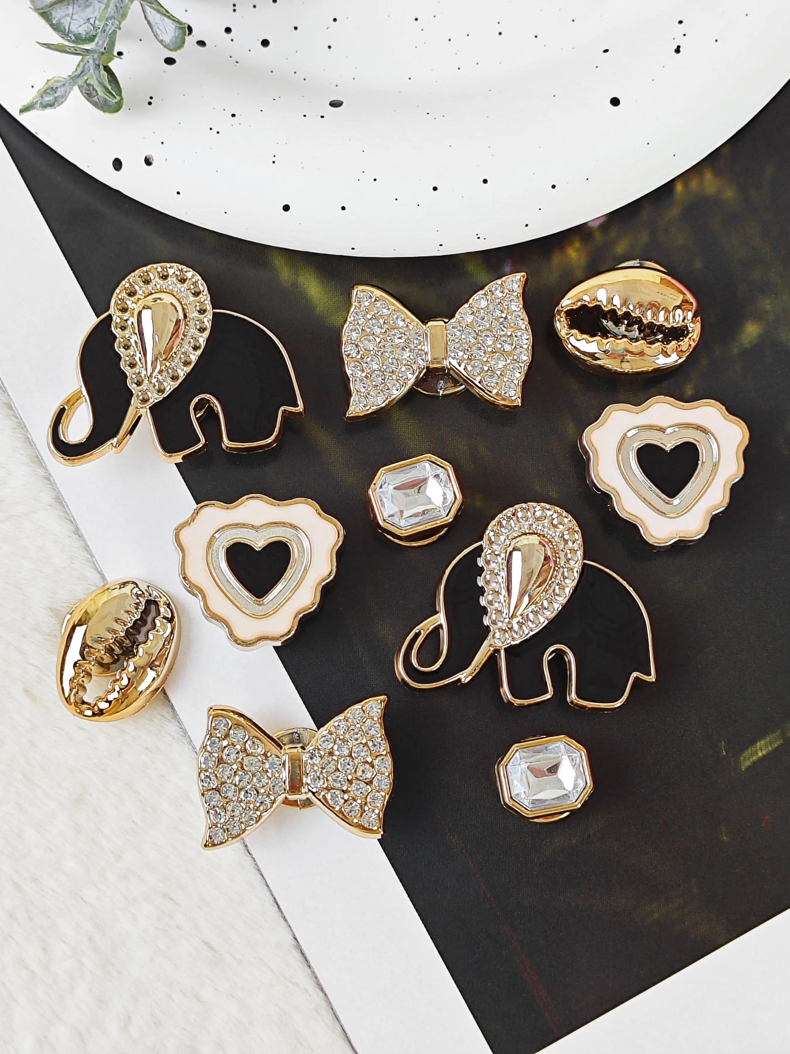 10pcs Shoe Decoration DIY Charms, Sparkly Elephant, Bowknot, Heart, Seashell, Lightweight Non-Metal, Eva Sandals, Flip Flops, Holiday Gift, Shoe Charm Set