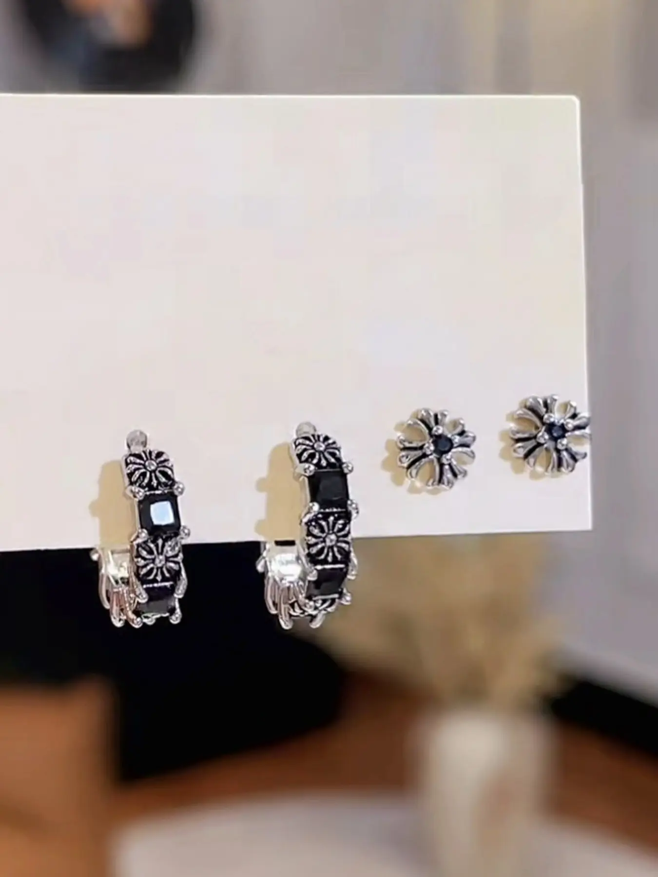 「Dark Style Unique Cool Fashion Earrings Set, Four-Piece Luxury Ear Cuffs, Versatile Lightweight Jewelry, Perfect Gift for Any Occasion🎁」