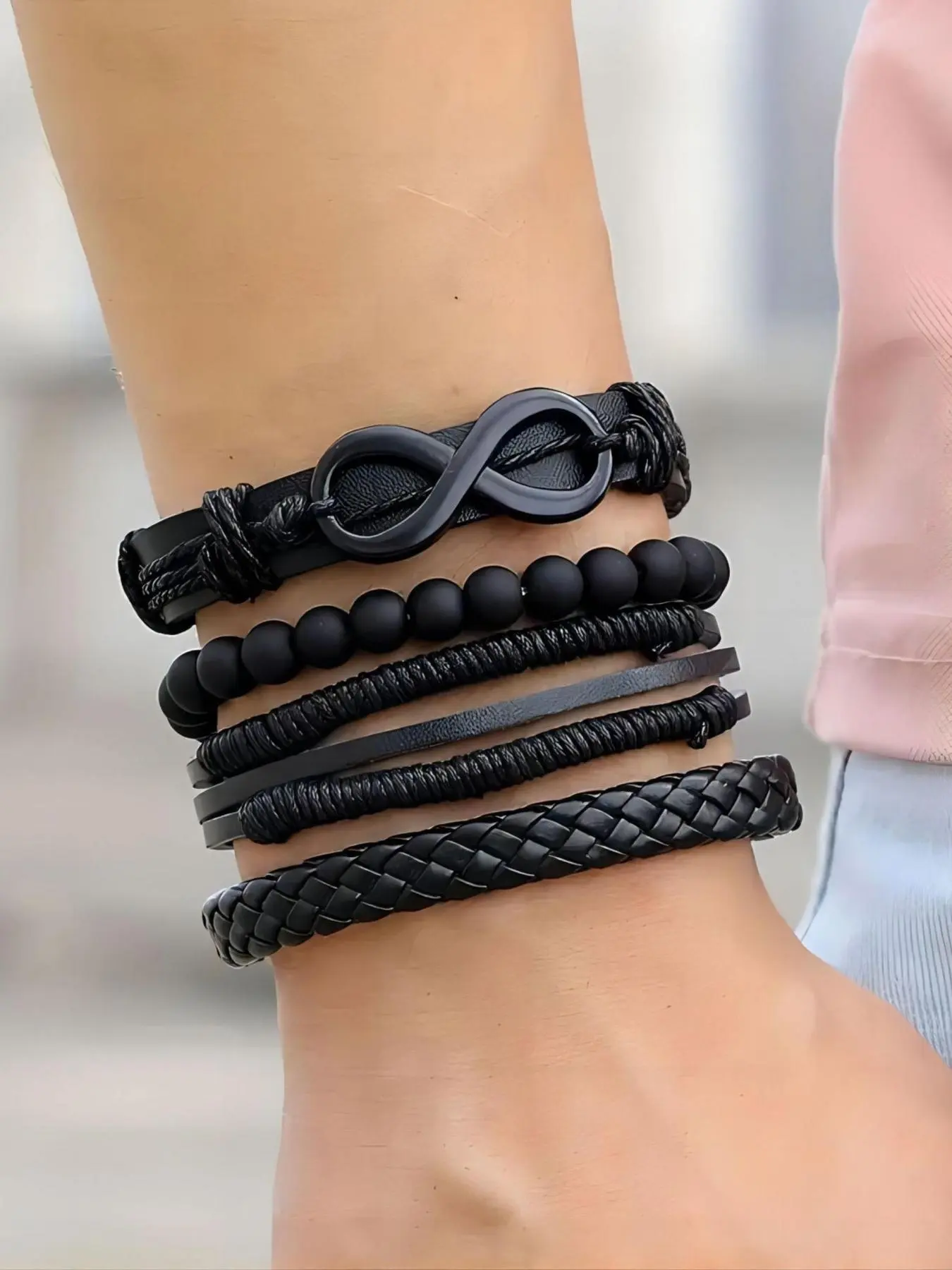 A vintage pearl leather bracelet set of four, suitable for daily wear, vacation dates, and other occasions, it is also a surprising and exquisite small gift.