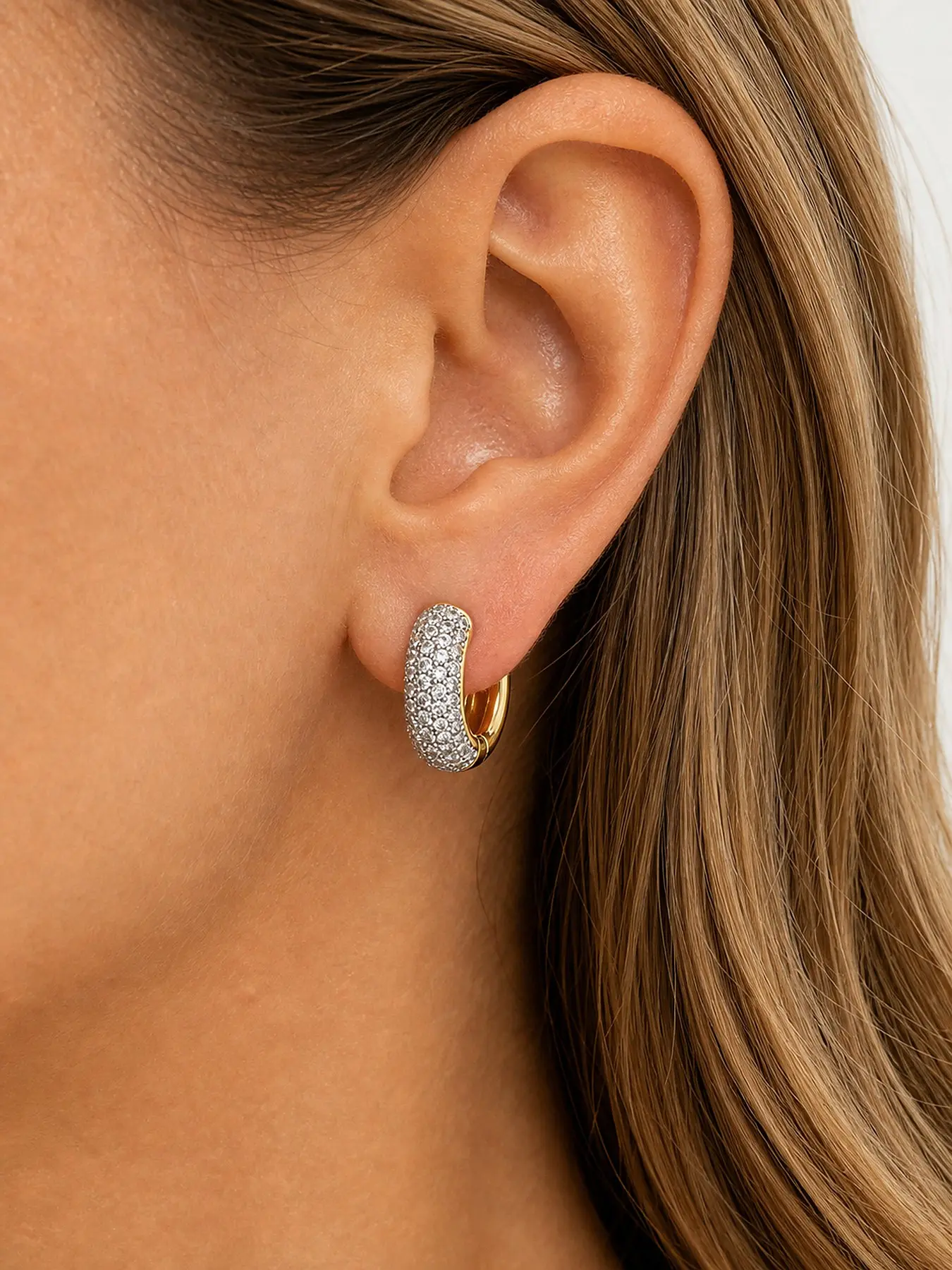 Full Diamond Wide Ear Cuff Earrings, Elegant Jewelry Accessory, Perfect for Any Occasion, High-Quality Design