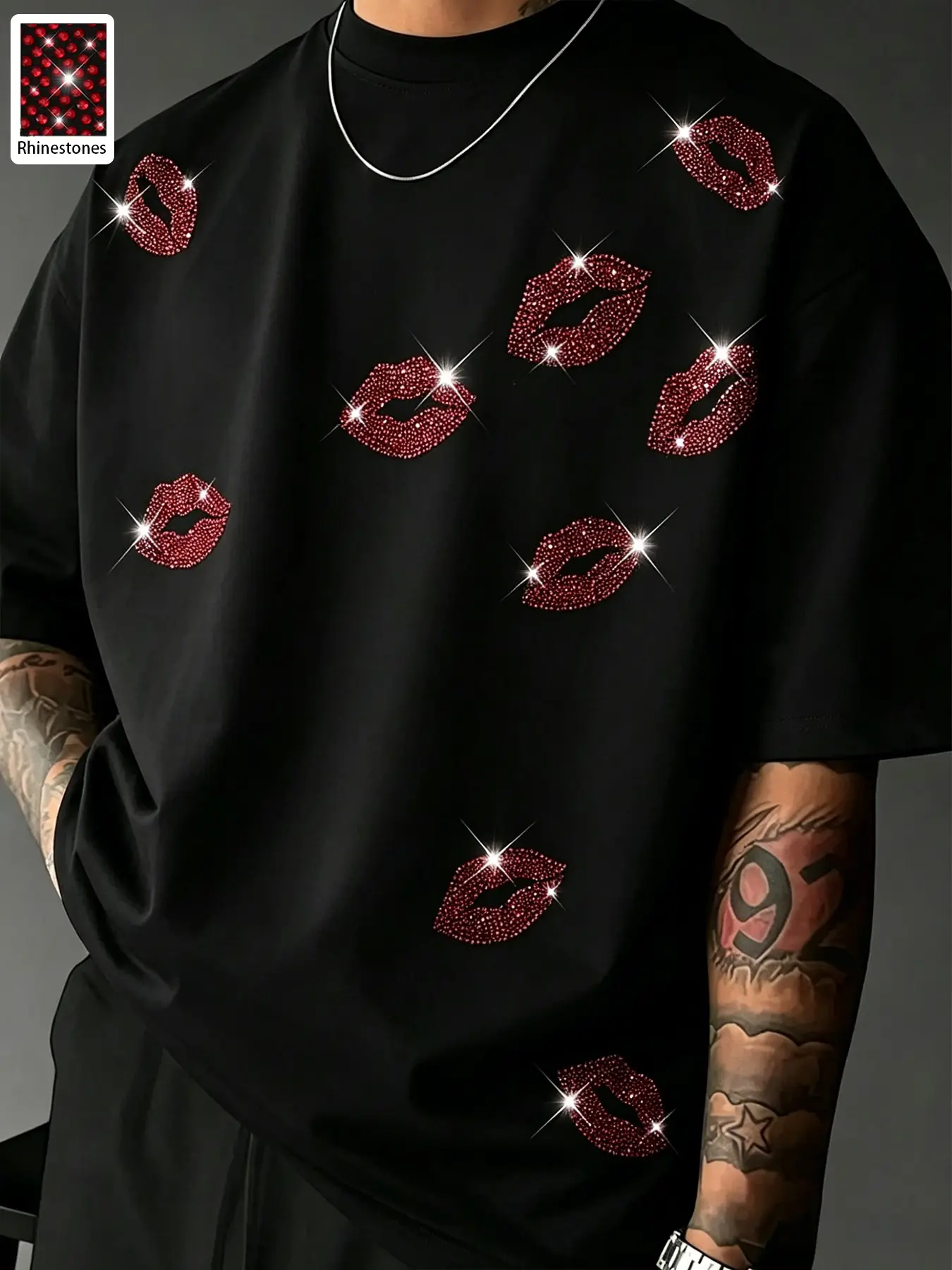 Men's Rhinestone Lip Print Loose Fit T-Shirt, Round Neck Short Sleeve, Y2K Street Style Casual Top, Long Graphic Knit, Streetwear