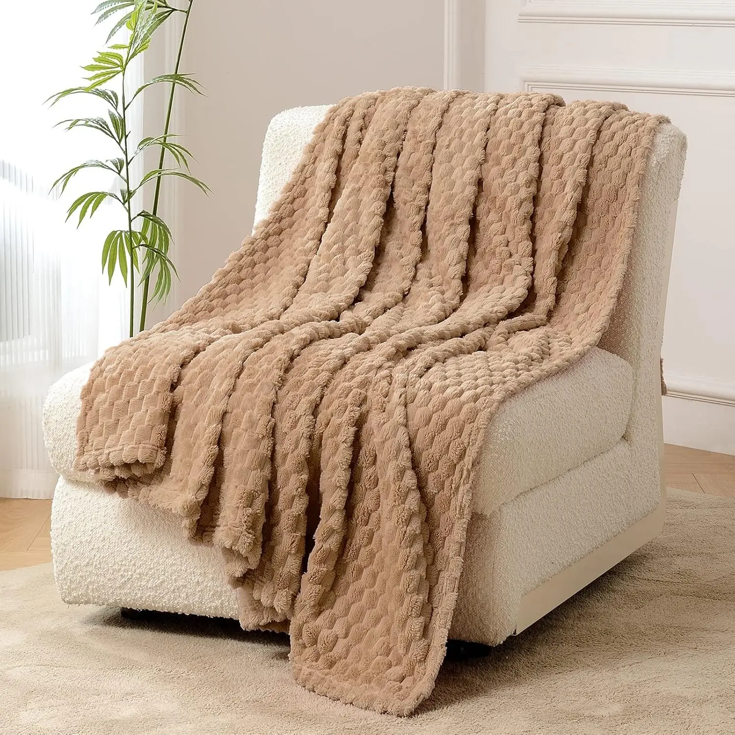 Fleece Throw Blanket for Couch 300GSM Super Soft Plush Fuzzy Blankets Lap Blanket for Office Sofa, 50x60 Inches, Camel