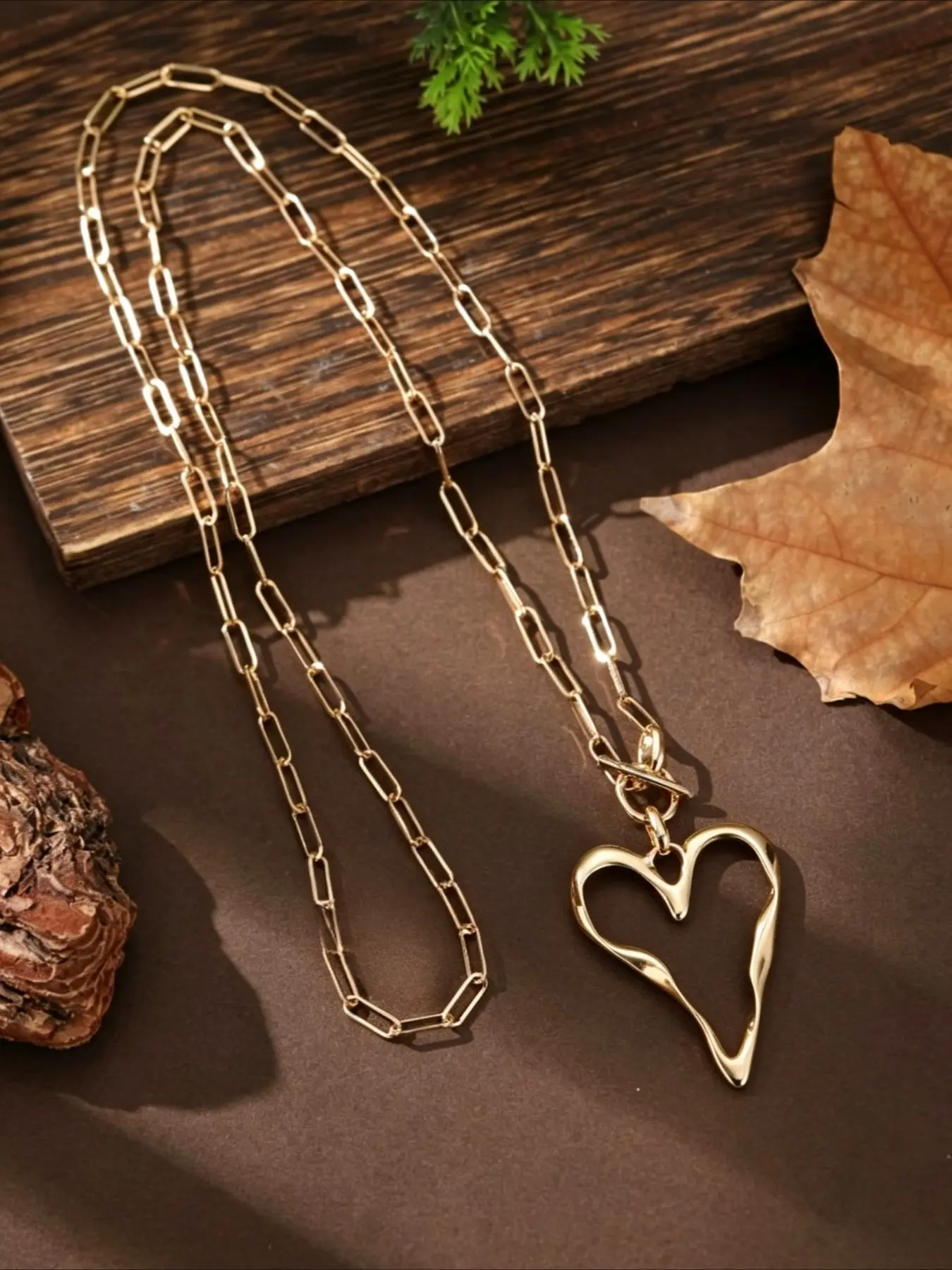 Vintage Hollow Heart Pendant Necklace, Unisex Bohemian Style, Casual Daily Wear, Party & Vacation Jewelry, Metal OT Buckle Chain