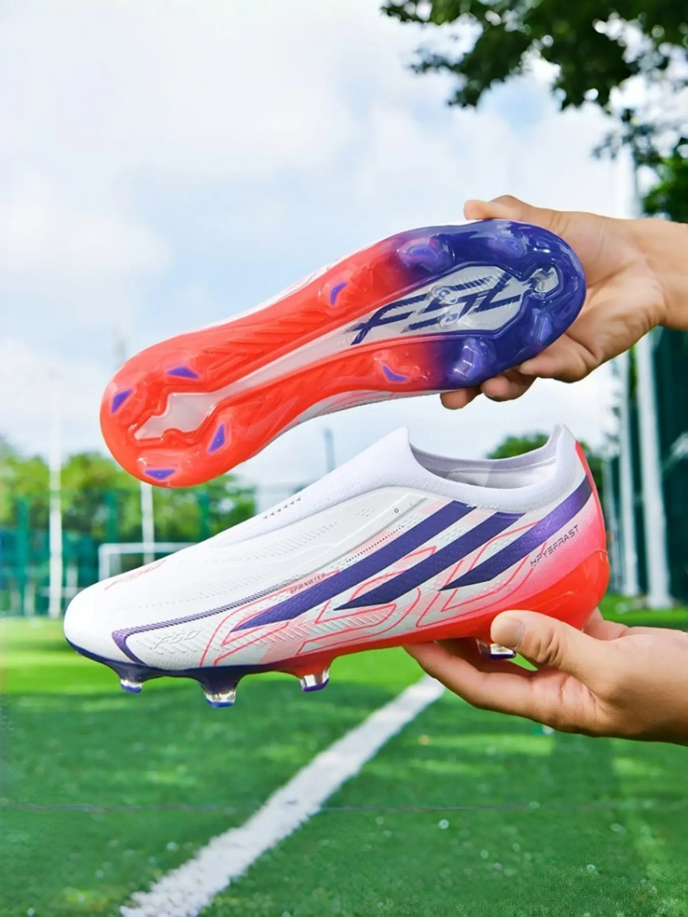 Men's High-End Seamless Soccer Shoes, Long Stud Design, Super Grip and Support, Fashionable, Suitable for All Ages, Sporty Style
