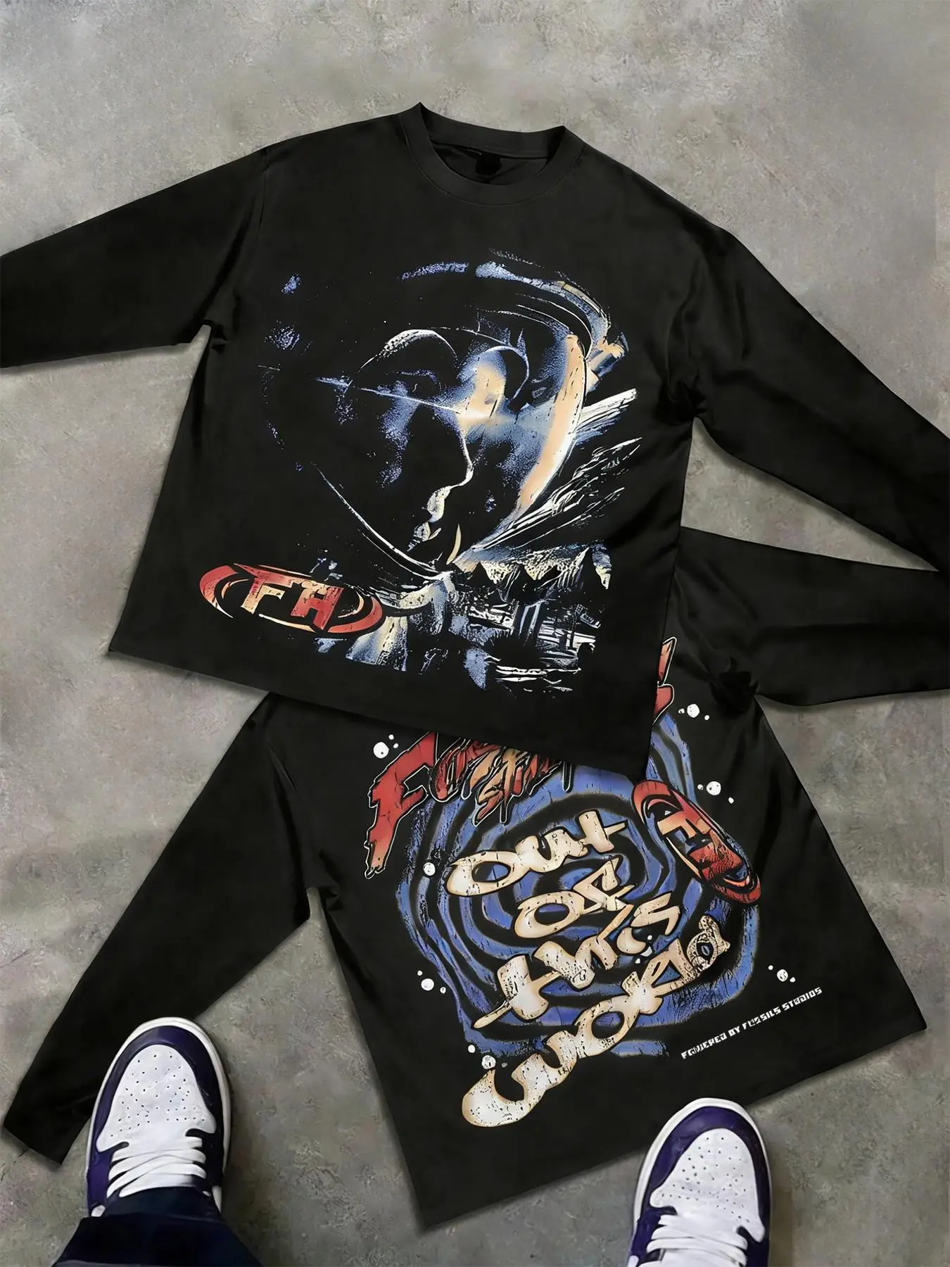 Unisex Street Style Casual Long Sleeve Fitted T-Shirt, Out of This World Slogan Print & Astronaut Graphic, Cyberpunk Space Theme, Punk Y2K Fashion,Suitable for streetwear, punk style, and Y2K fashion, Top