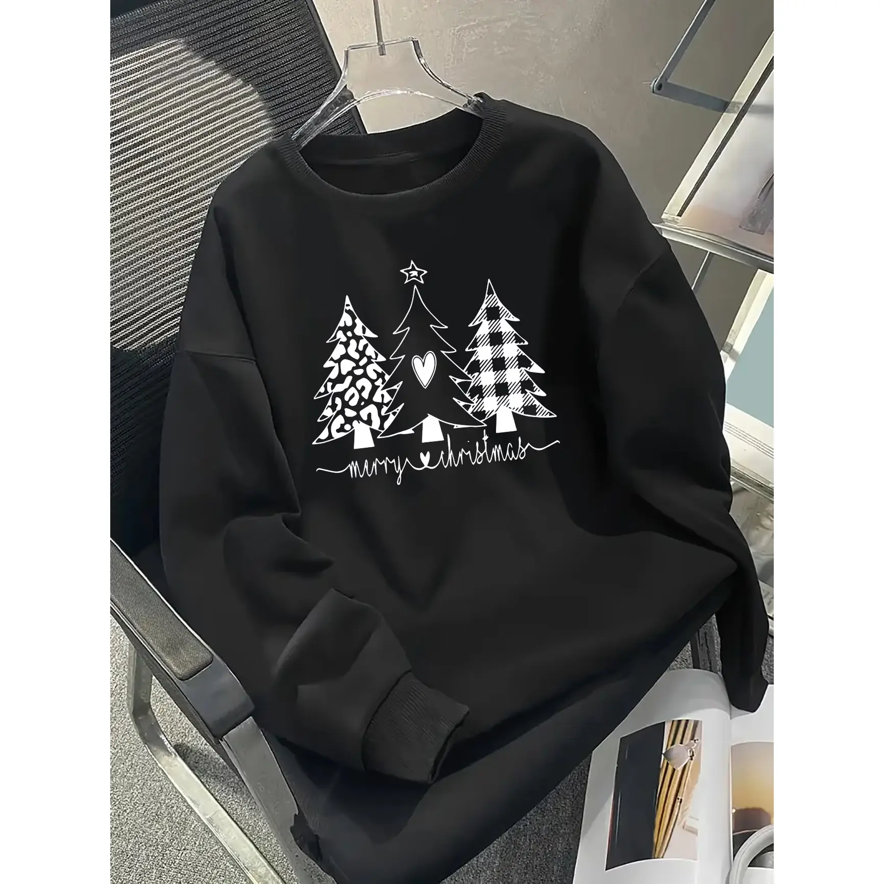 Merry Christmas Leopard Plaid Christmas Tree Graphic Crewneck Sweatshirt, Comfort Cotton Oversized Outfit, Perfect Xmas Holiday Gift, Fashion Cute Present For Family & Lover