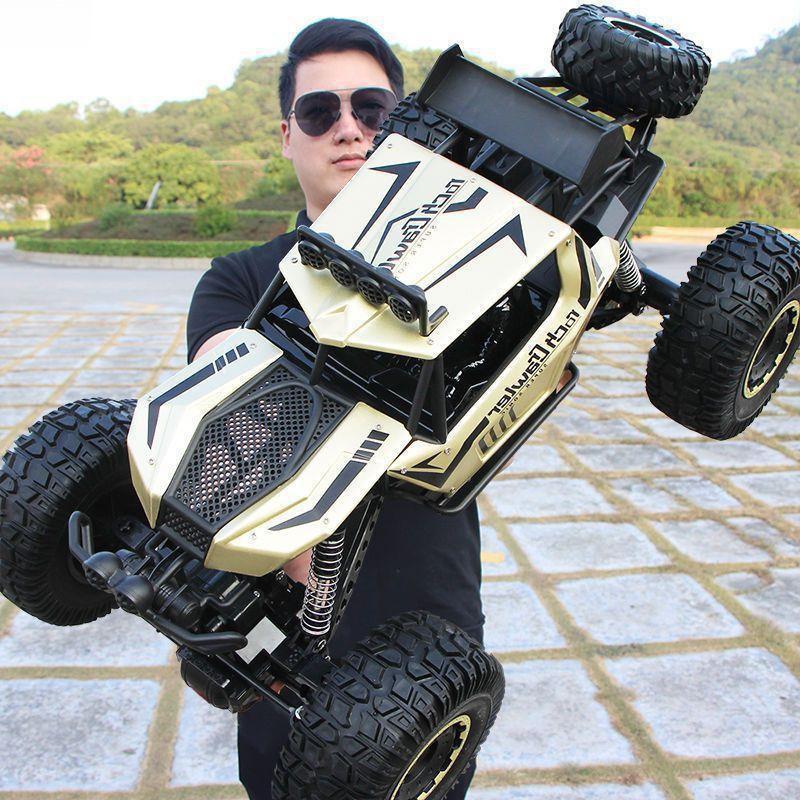 Oversized four-wheel drive alloy remote control car off-road vehicle climbing monster truck high-speed racing boy charging toy car