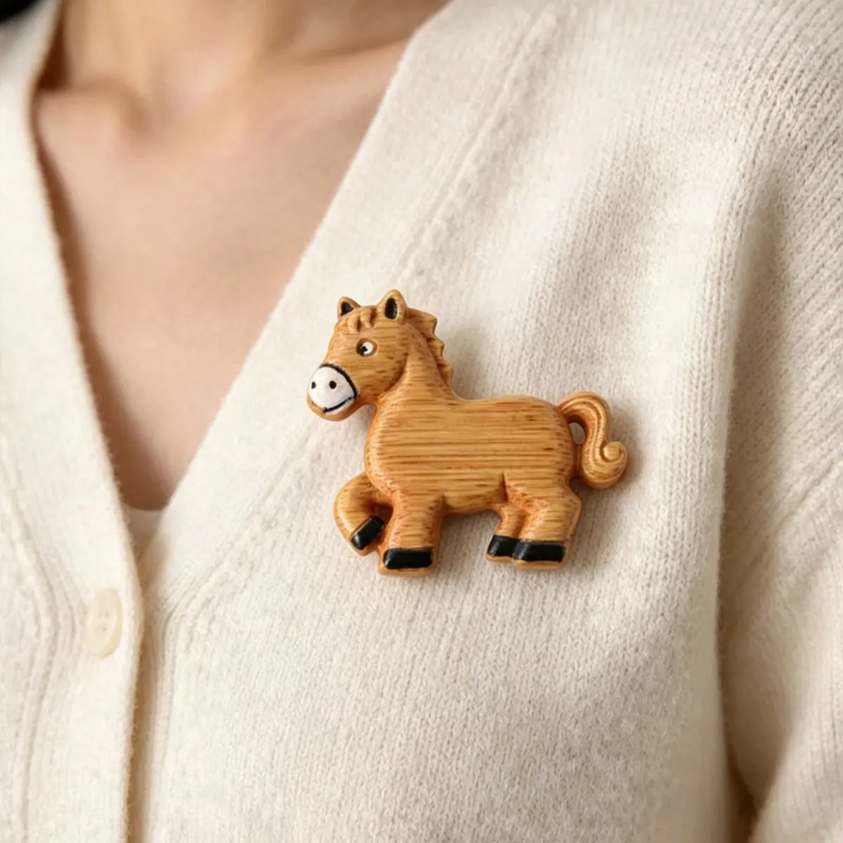 Cute Wooden Horse Pin, Cartoon Animal Lapel Pin, Versatile Daily Wear Sweater Badge, Fashion Accessory for All Seasons