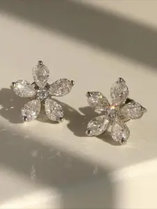 1 pair of fashionable and simple cubic zirconia light luxury versatile high-end temperament gentle bride earrings