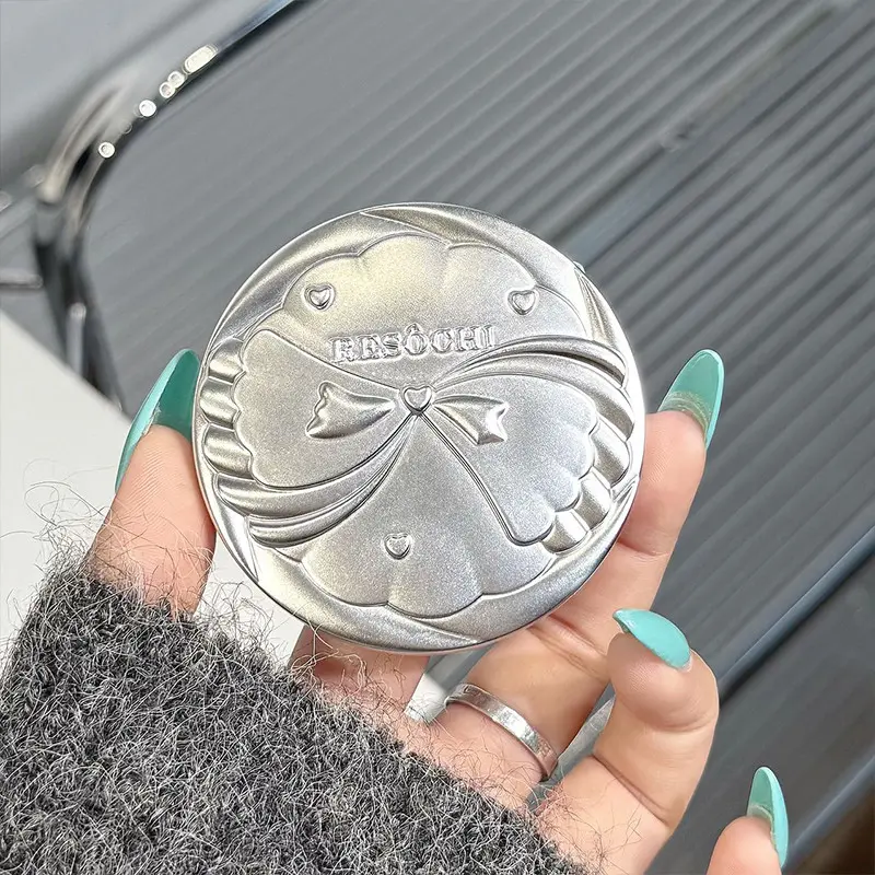 Cute bow setting powder compact, 3 shades silky matte texture, with integrated mirror for touch-ups anytime anywhere, suitable for all skin tones
