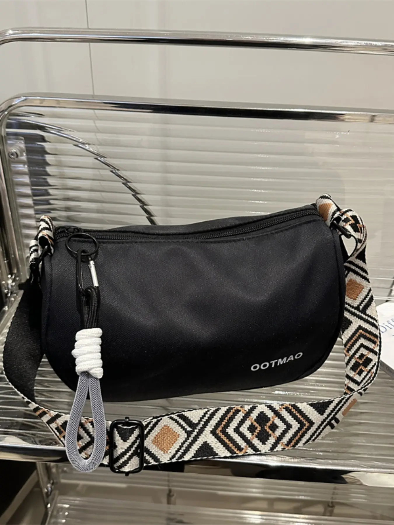 New Fashion Commuter Casual Crossbody Bag, Versatile Shoulder Bag for Travel and Shopping, Lightweight Ethnic Strap Design